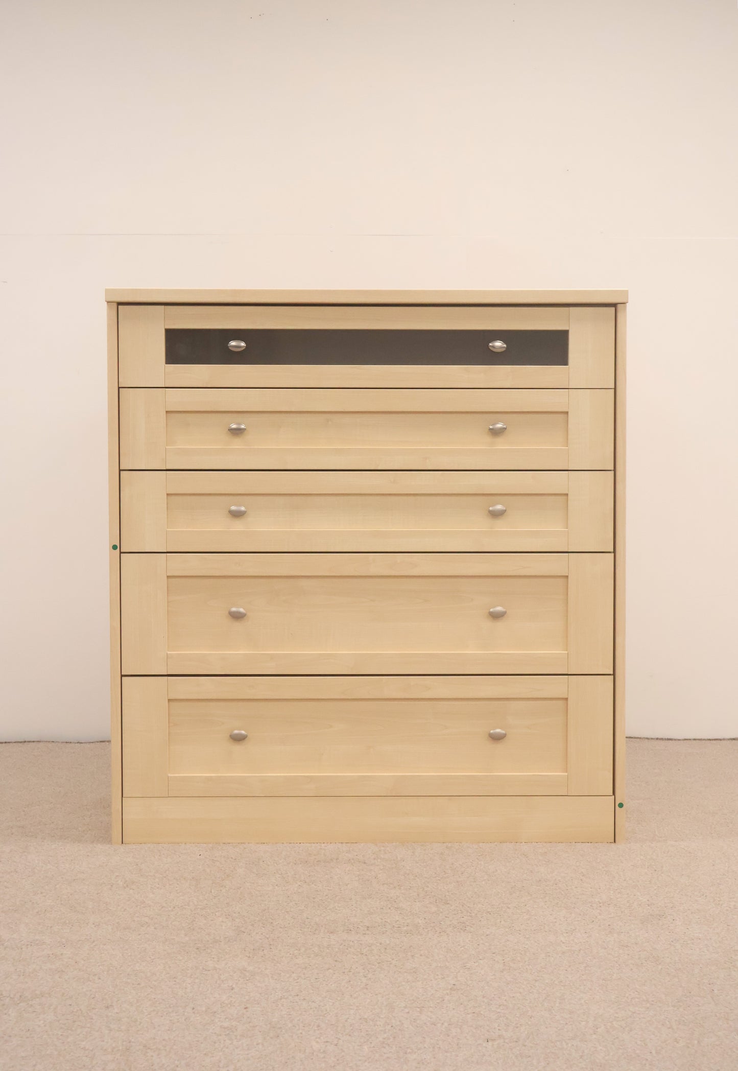 Chest of drawers w/mirror