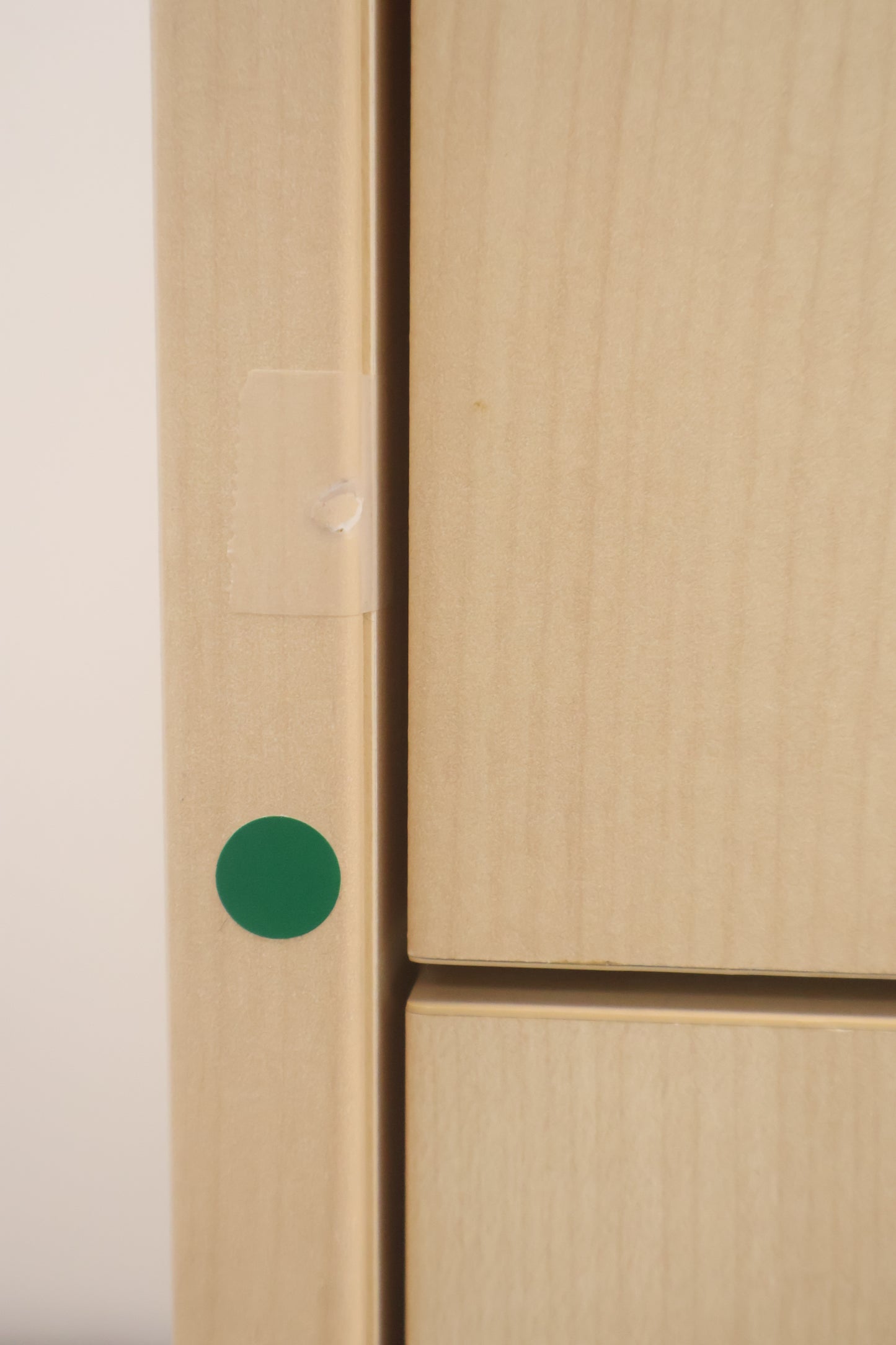 Chest of drawers w/mirror
