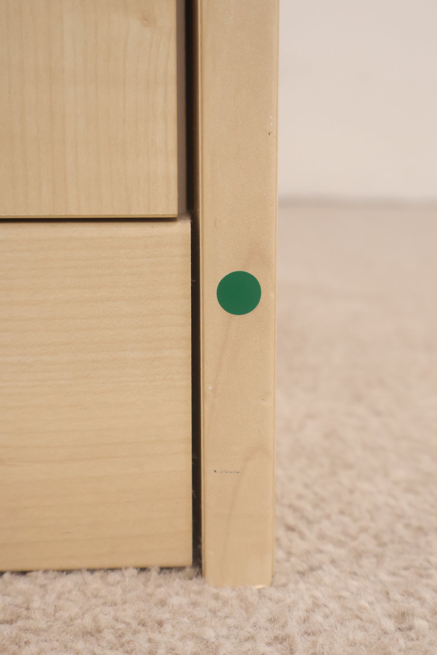 Chest of drawers w/mirror