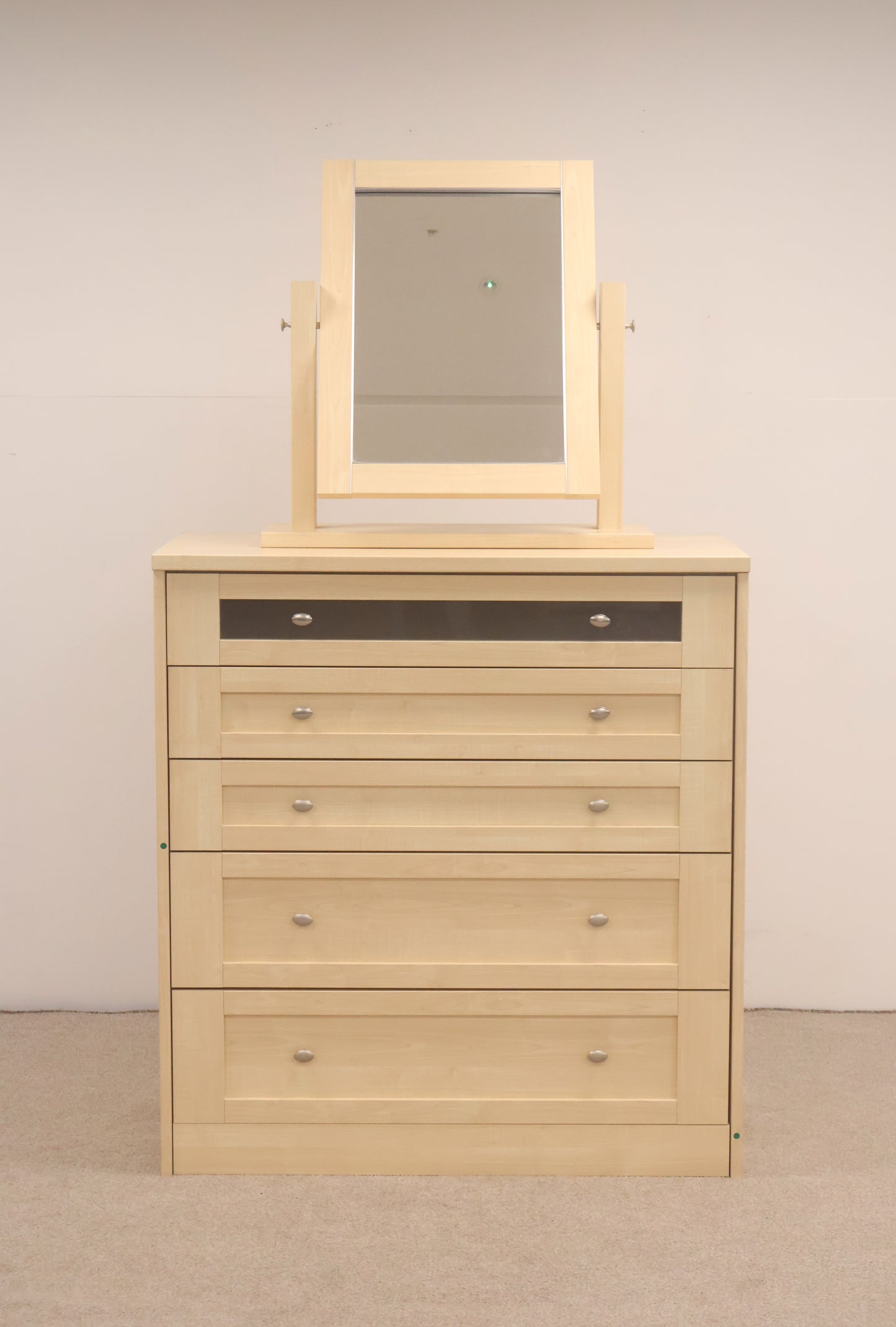 Chest of drawers w/mirror