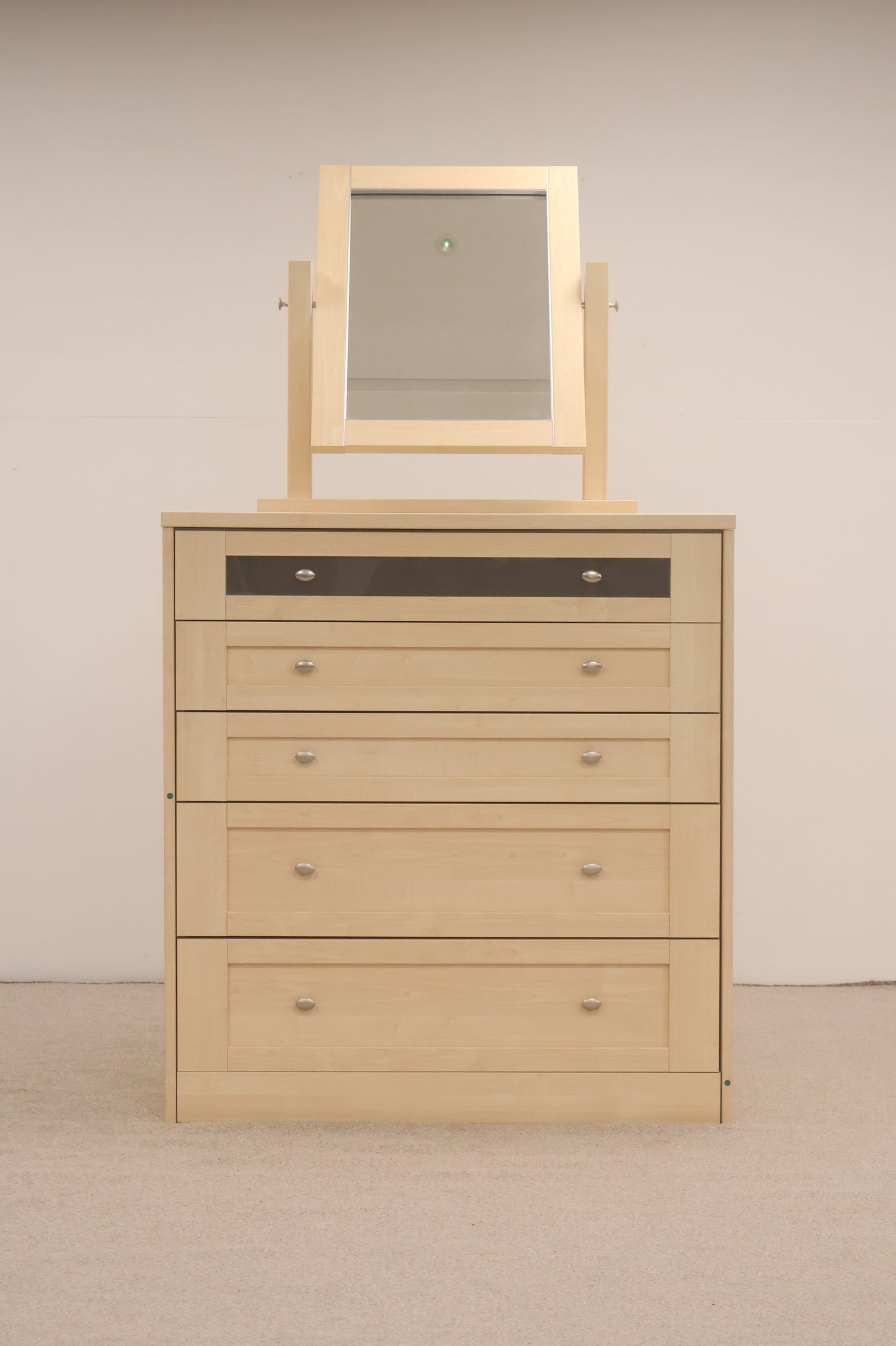 Chest of drawers w/mirror
