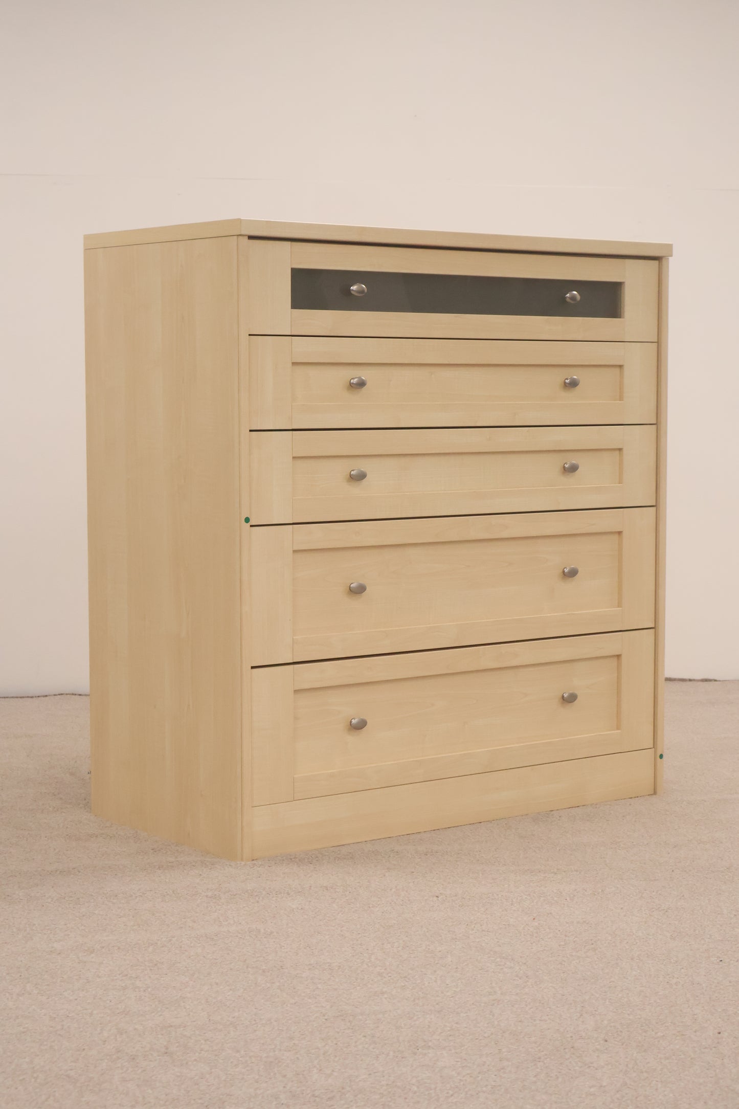 Chest of drawers w/mirror