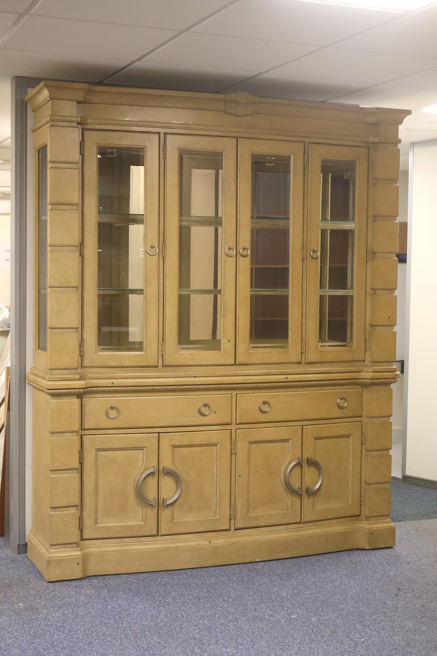 Large Display Unit With Lighting