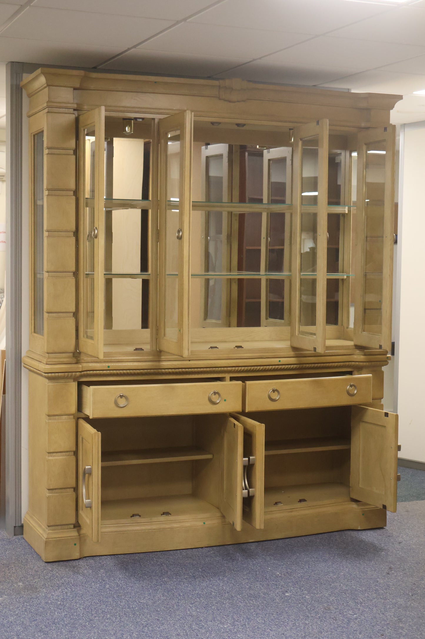 Large Display Unit With Lighting