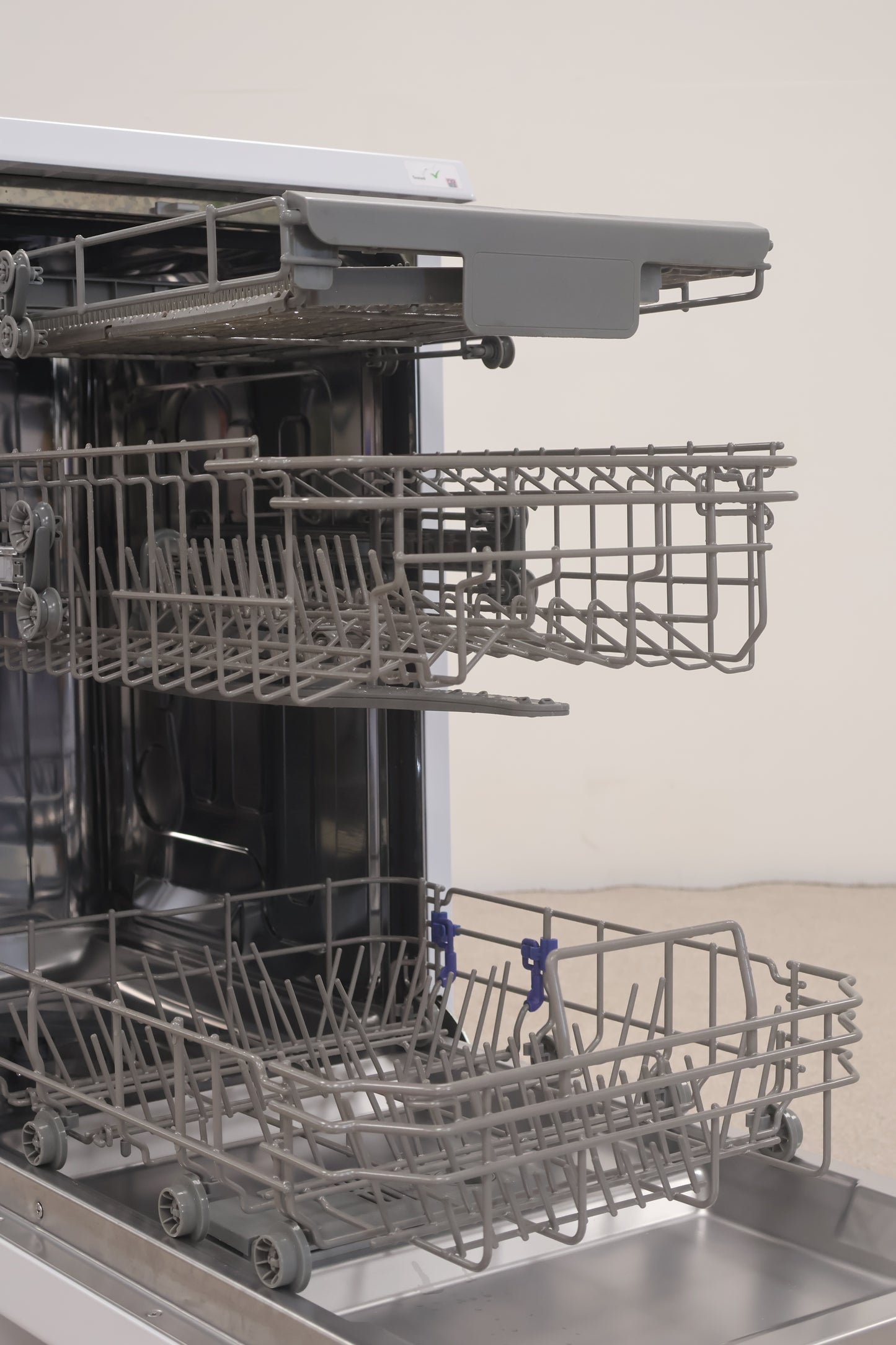 Hisense dishwasher