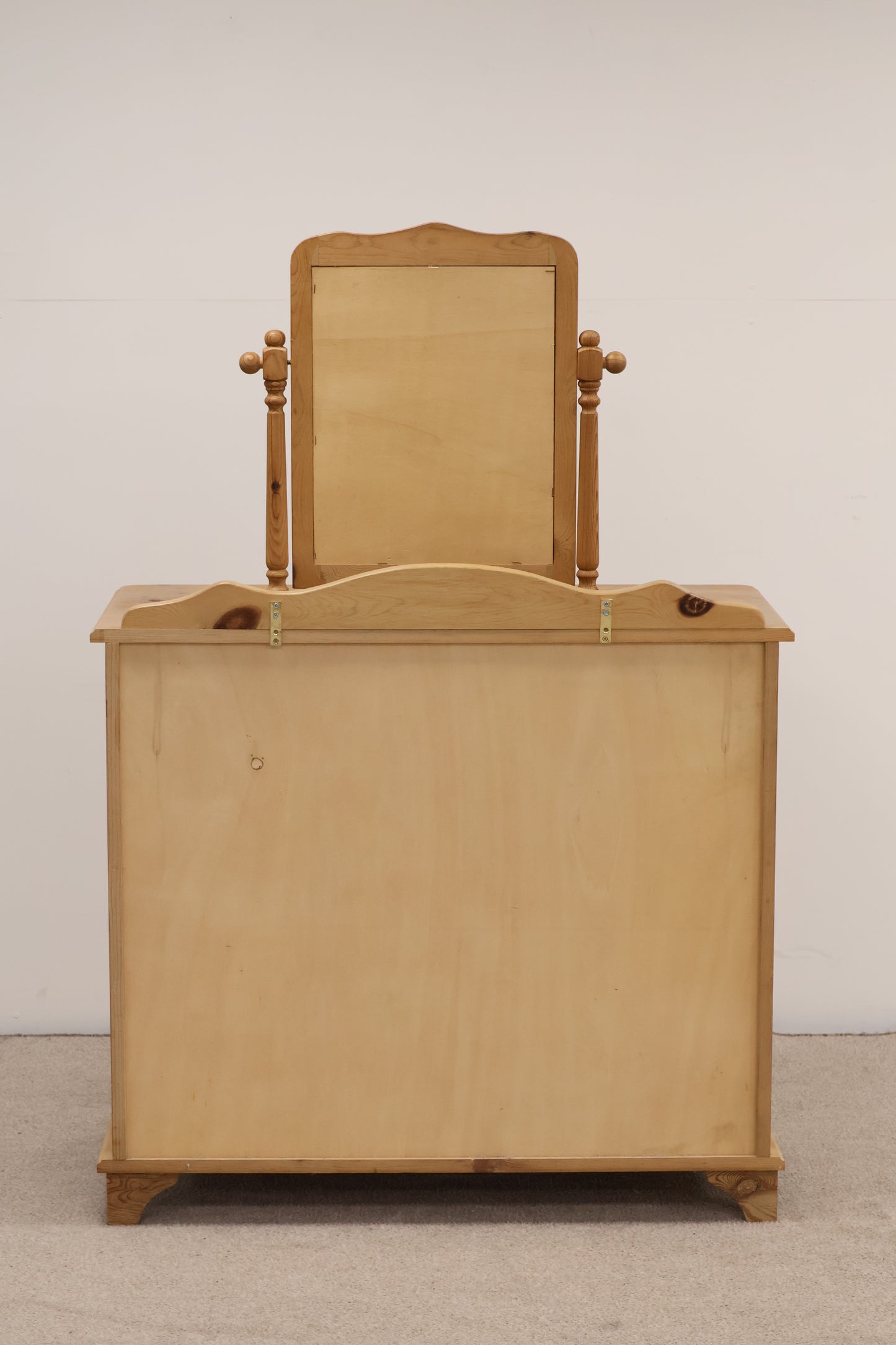 Pinewood Chest with Mirror
