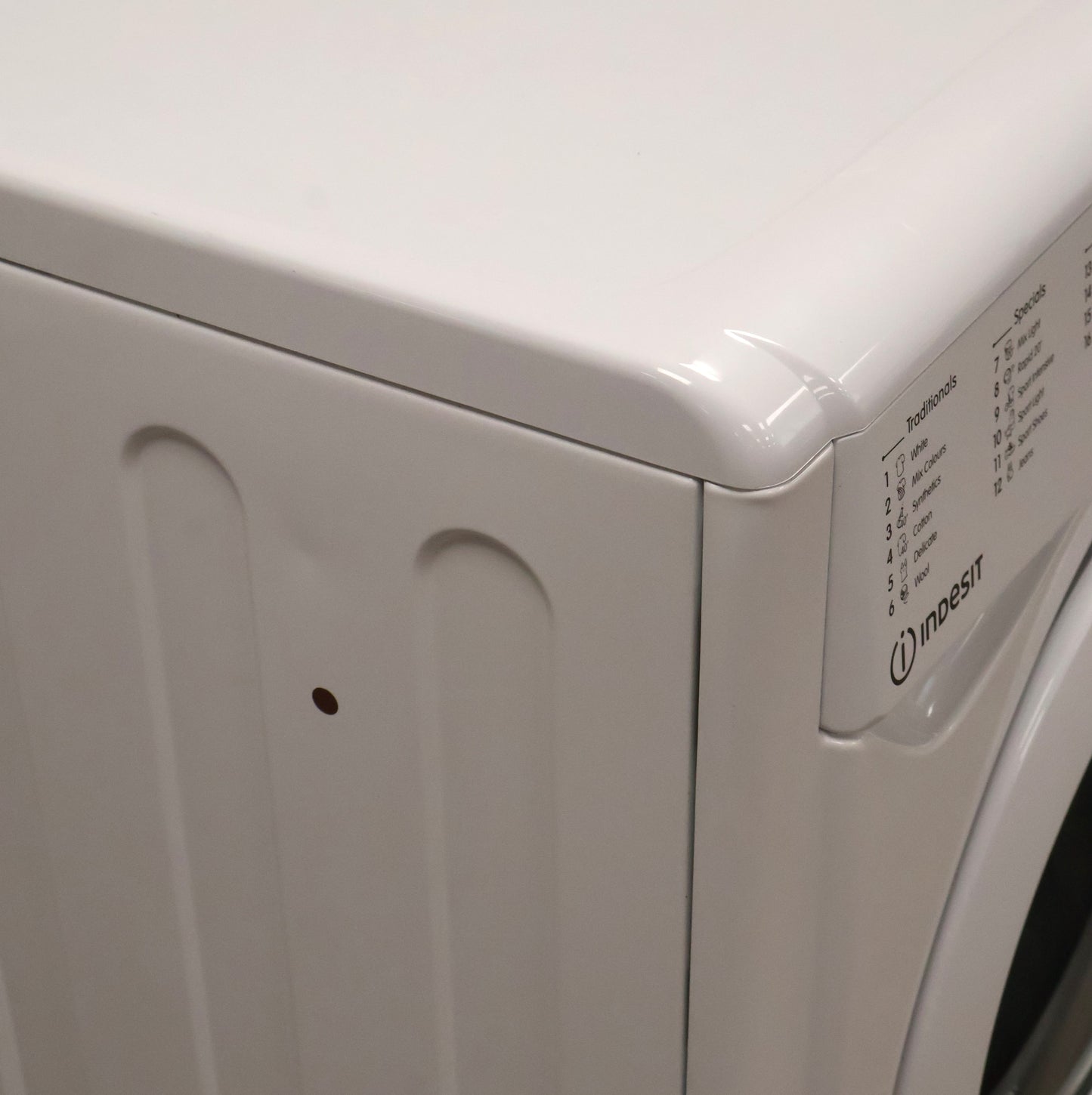 Washing Machine by Indesit