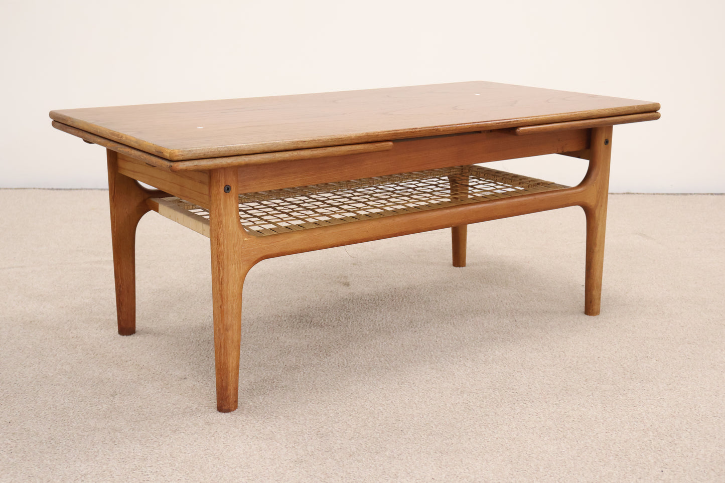 Extendable Coffee Table