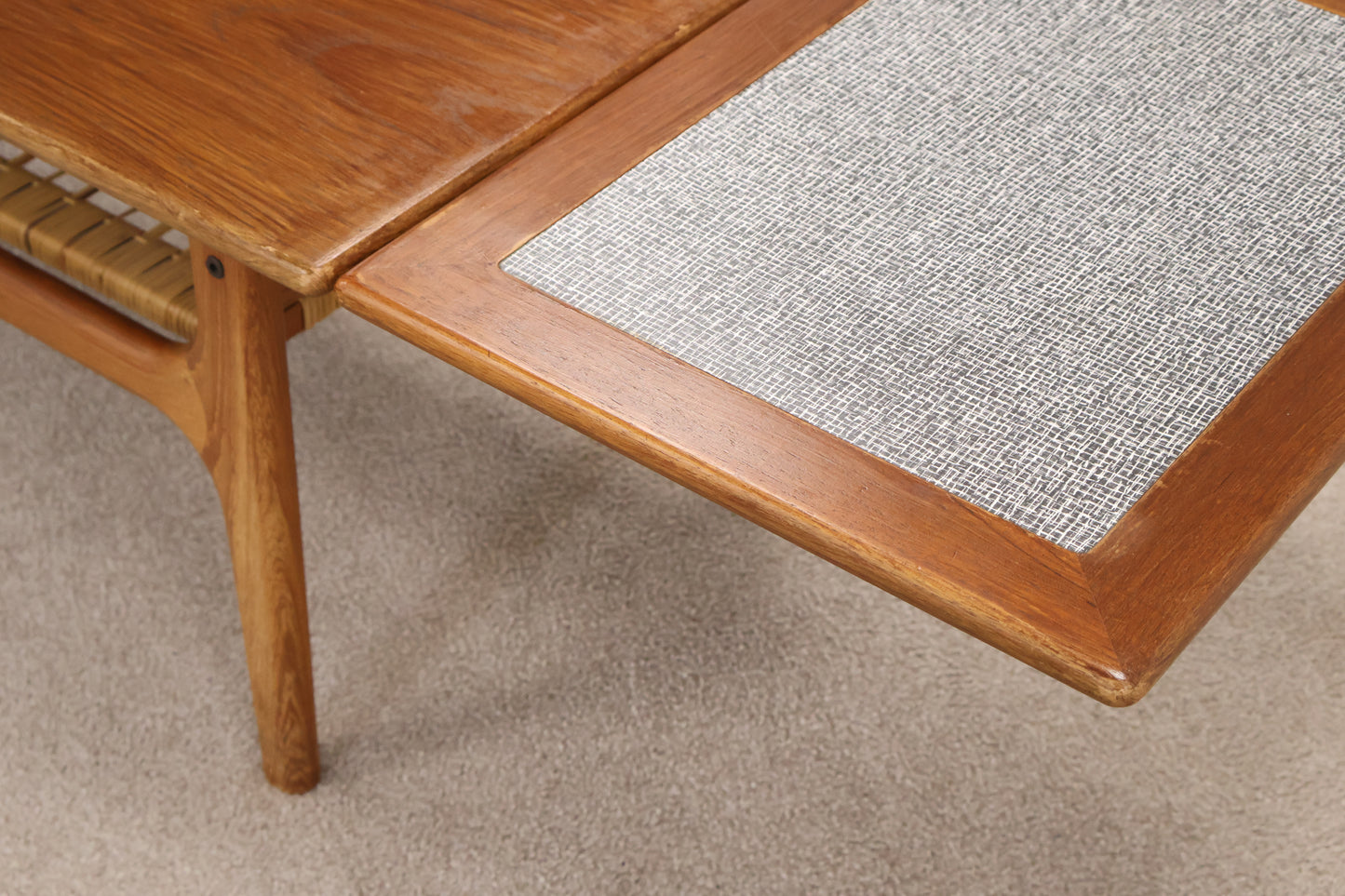Extendable Coffee Table