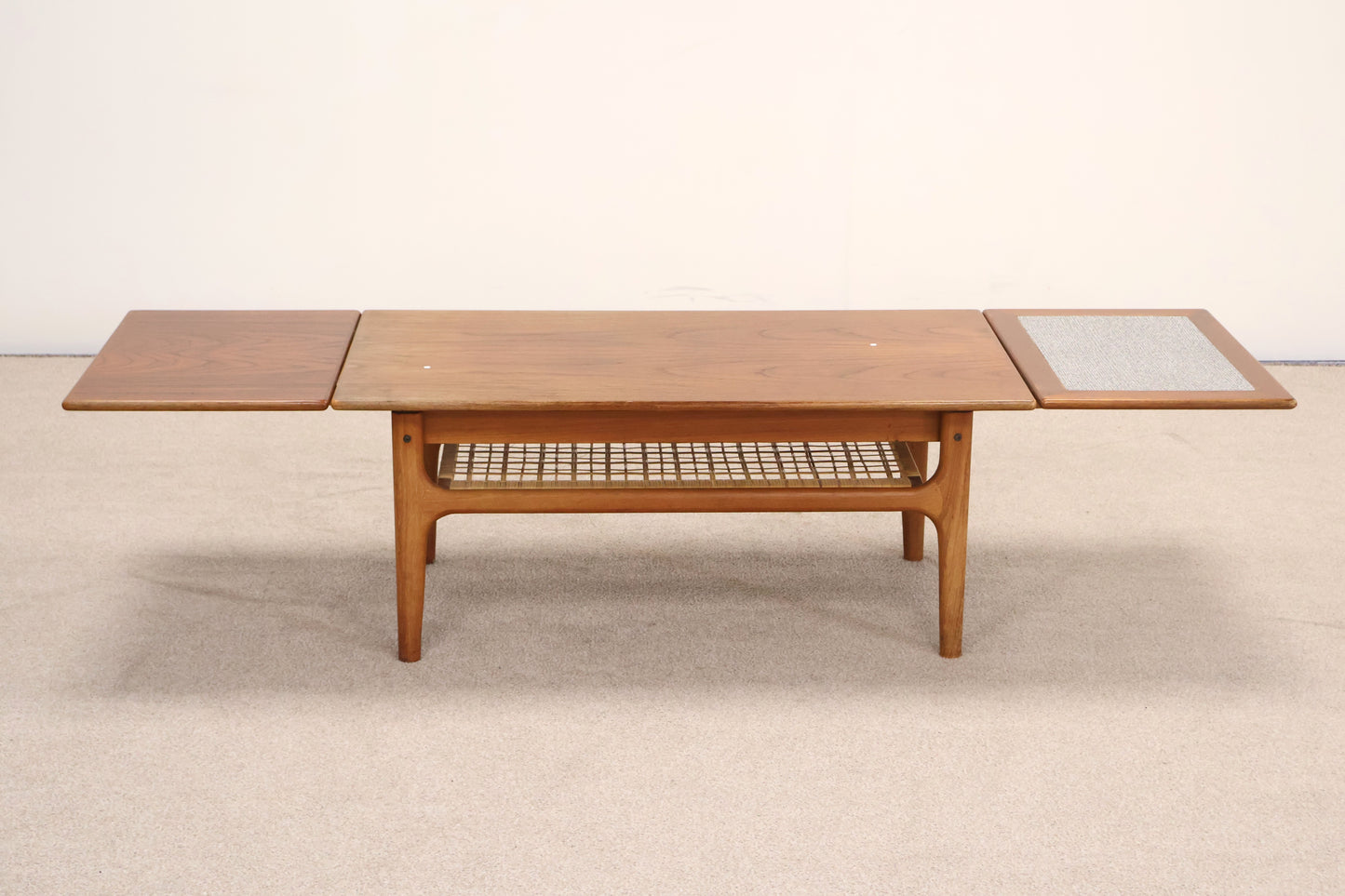 Extendable Coffee Table