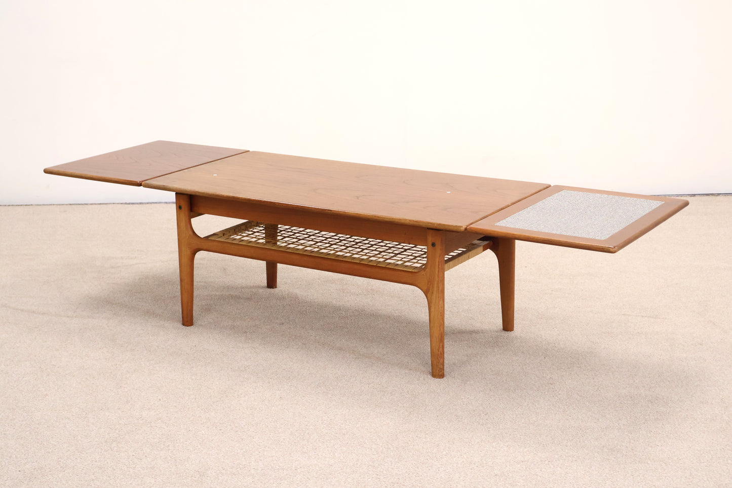 Extendable Coffee Table