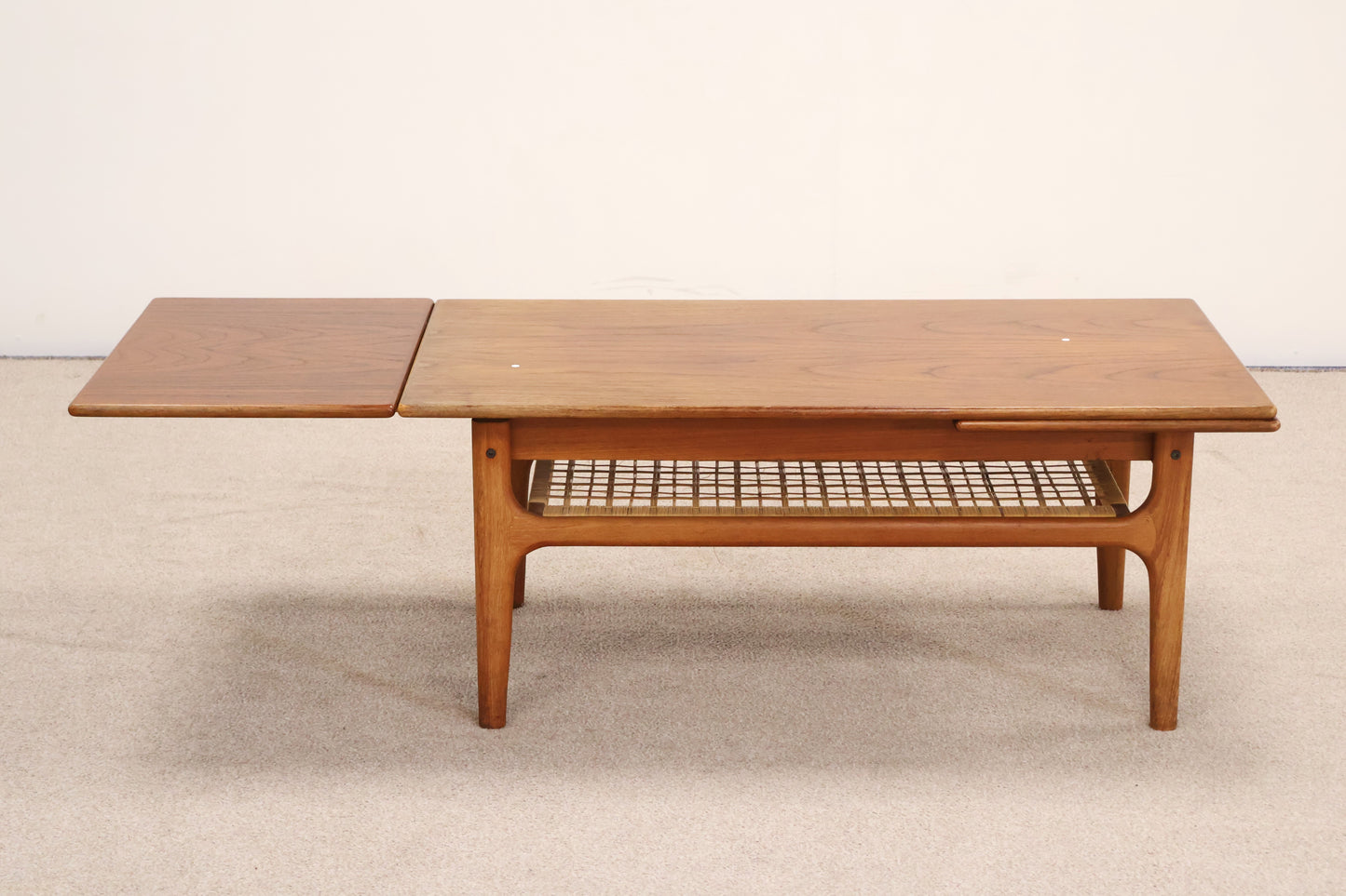 Extendable Coffee Table