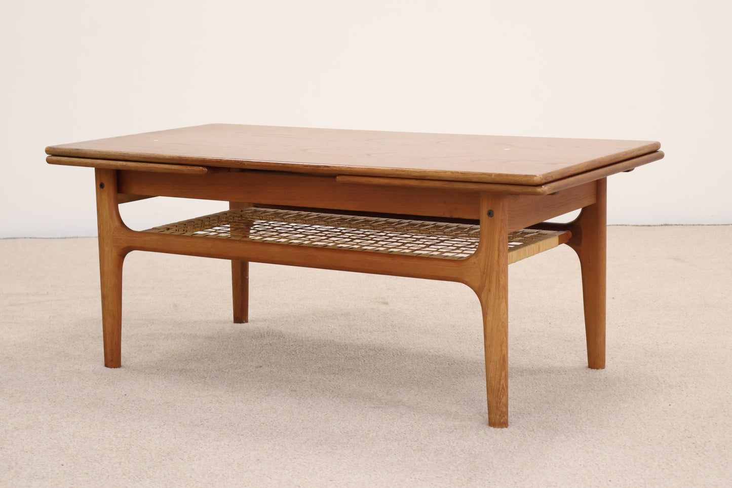 Extendable Coffee Table