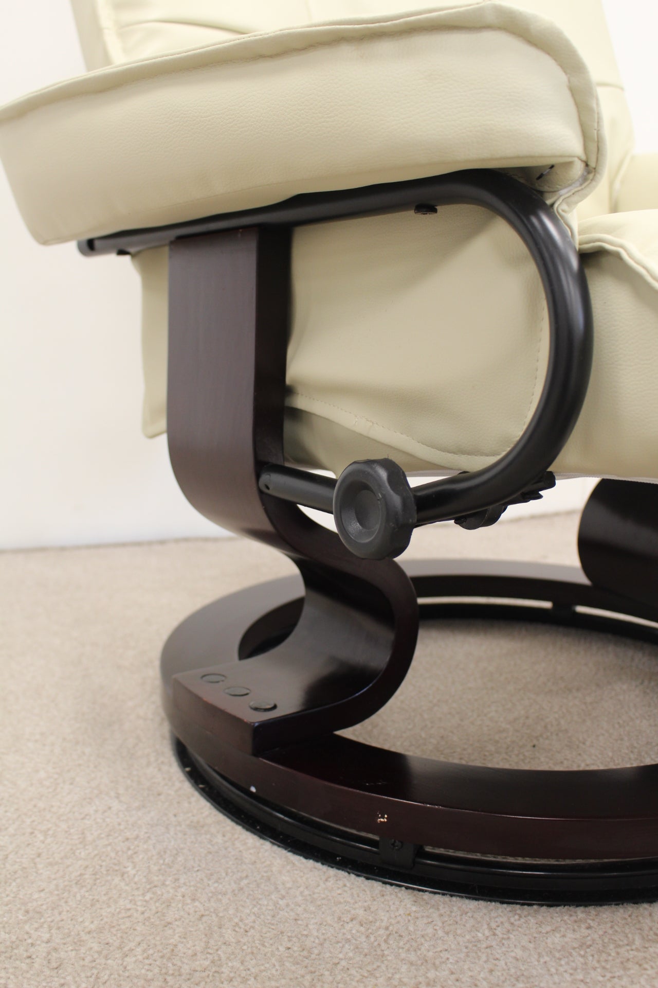 Crème Recliner with Foot Stool