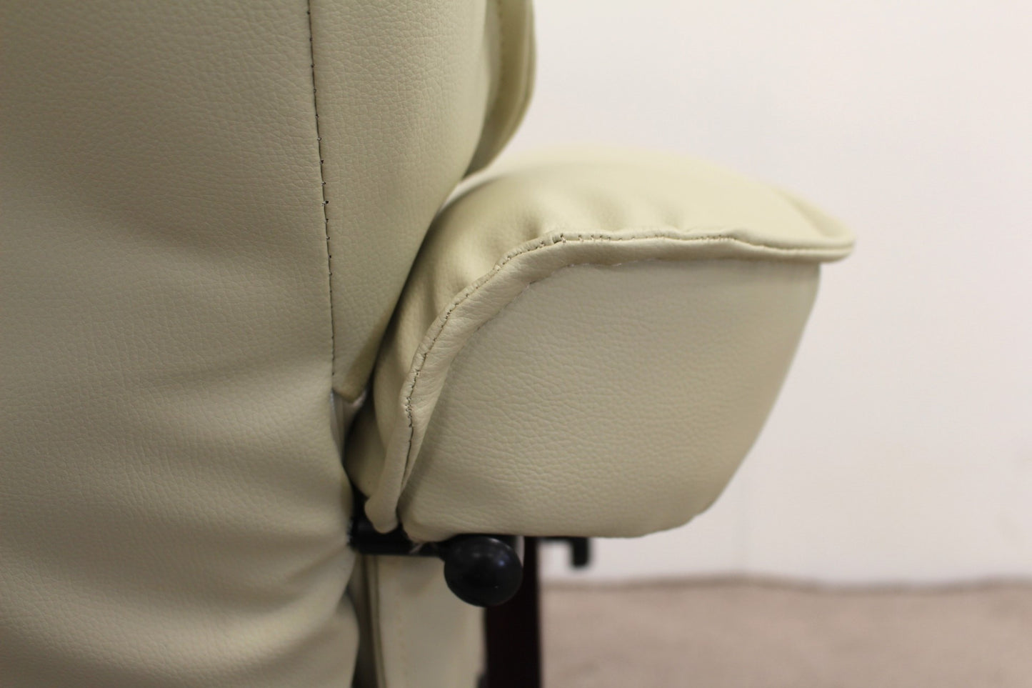 Crème Recliner with Foot Stool