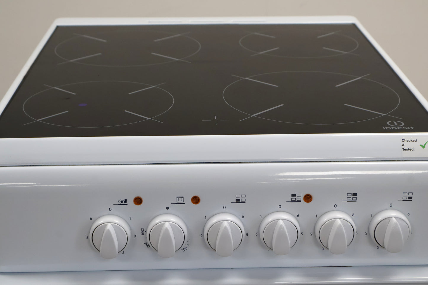 Cooker by Indesit