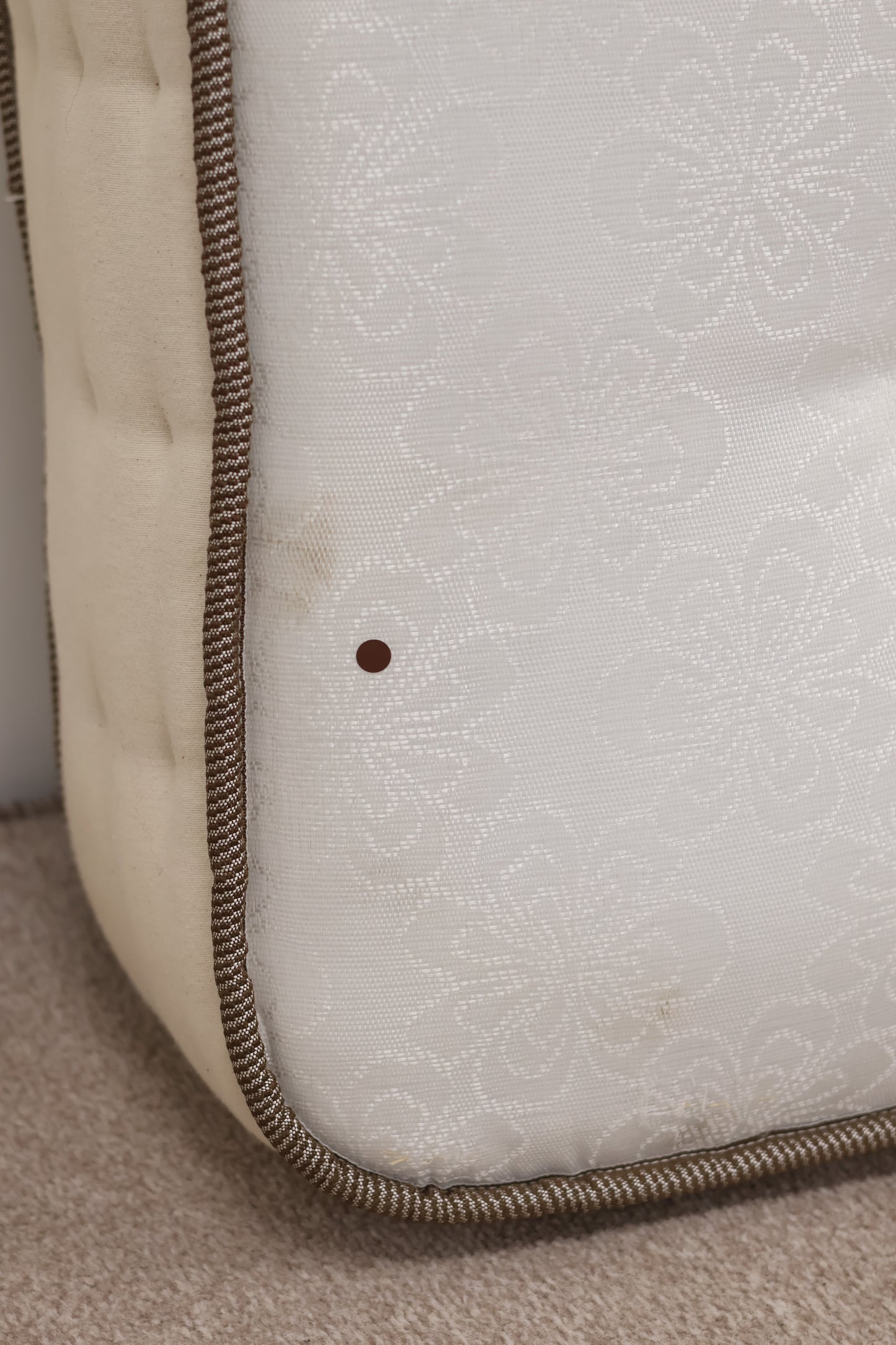 Sanitised Small Double Mattress 2000 Pocket