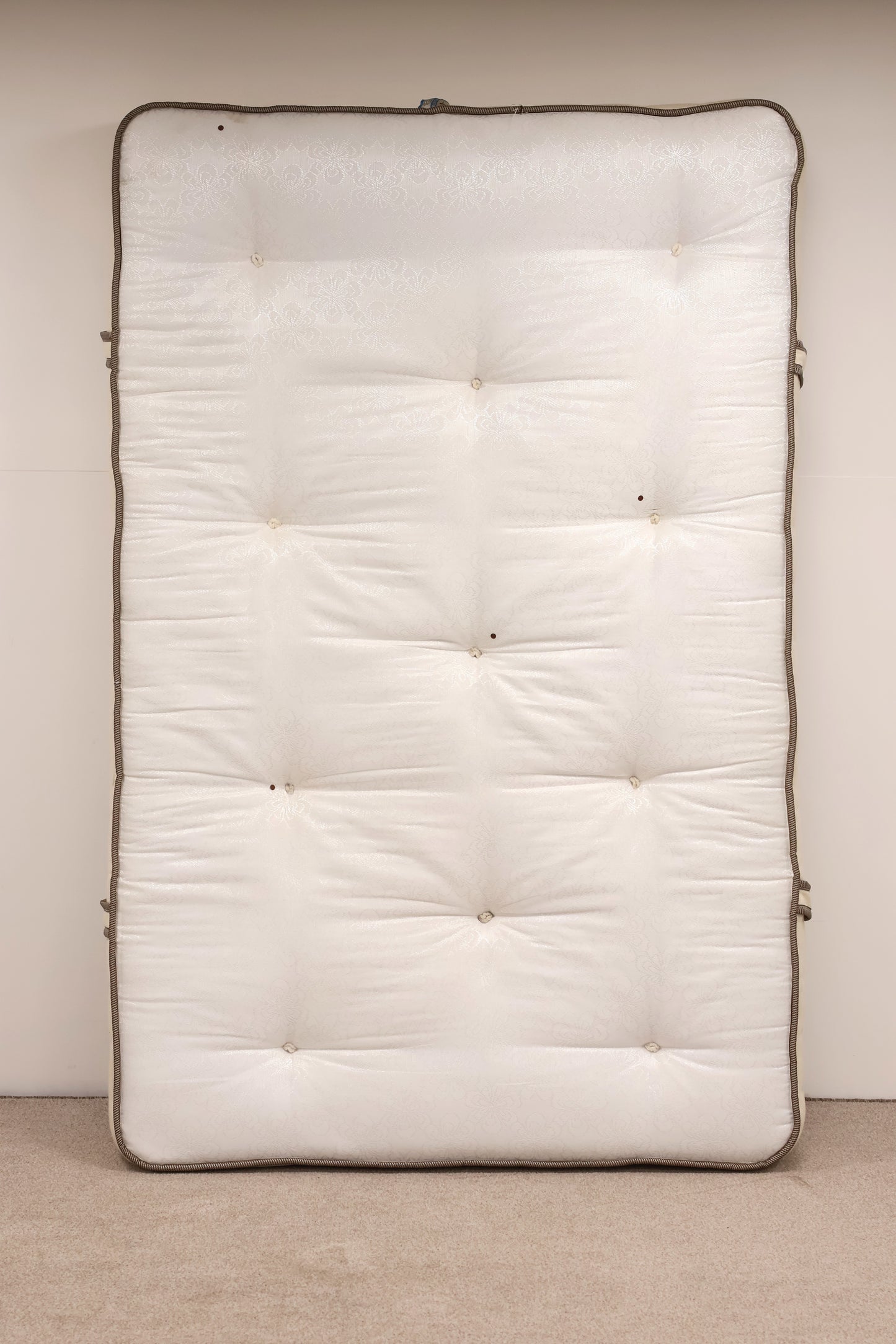 Sanitised Small Double Mattress 2000 Pocket
