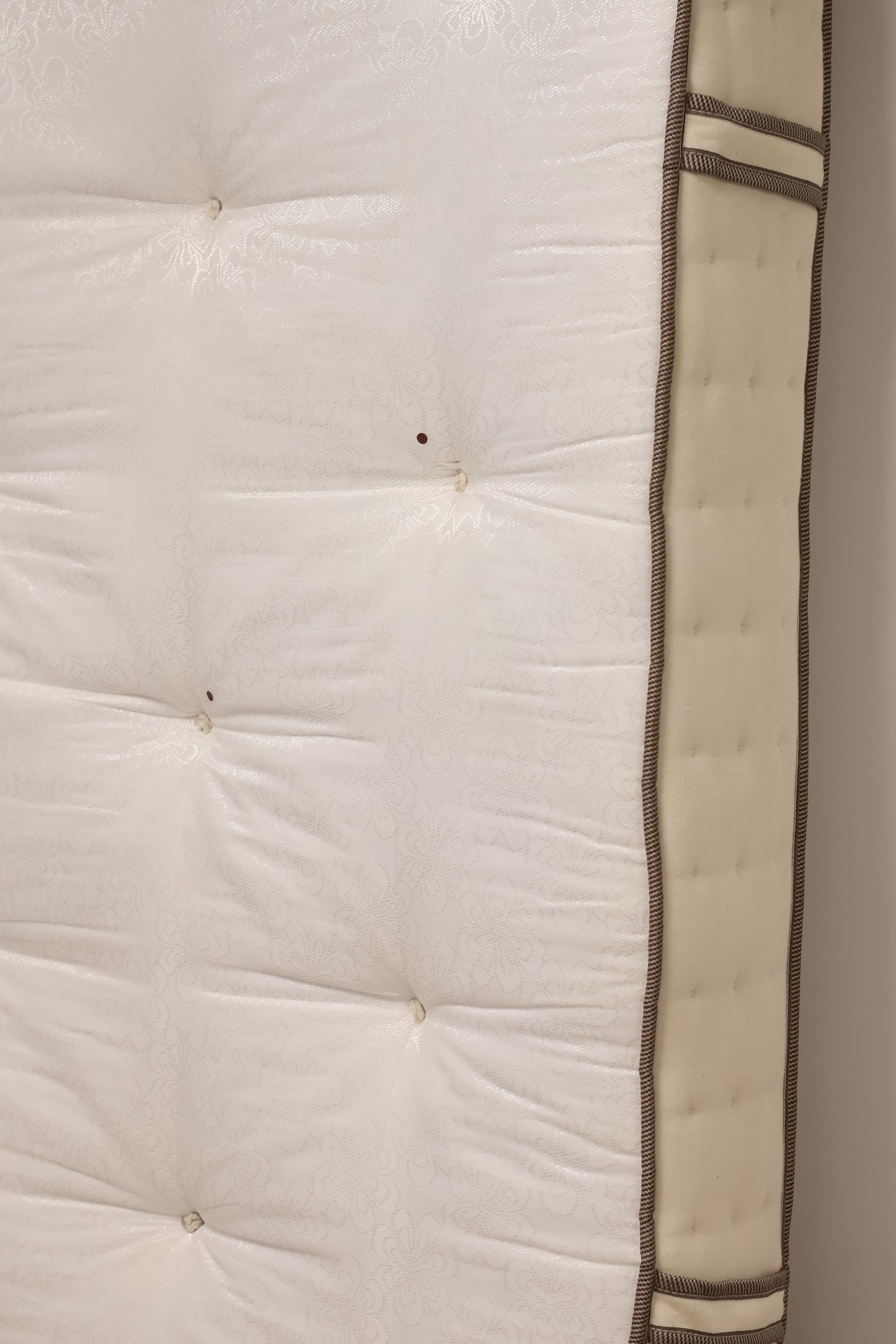 Sanitised Small Double Mattress 2000 Pocket