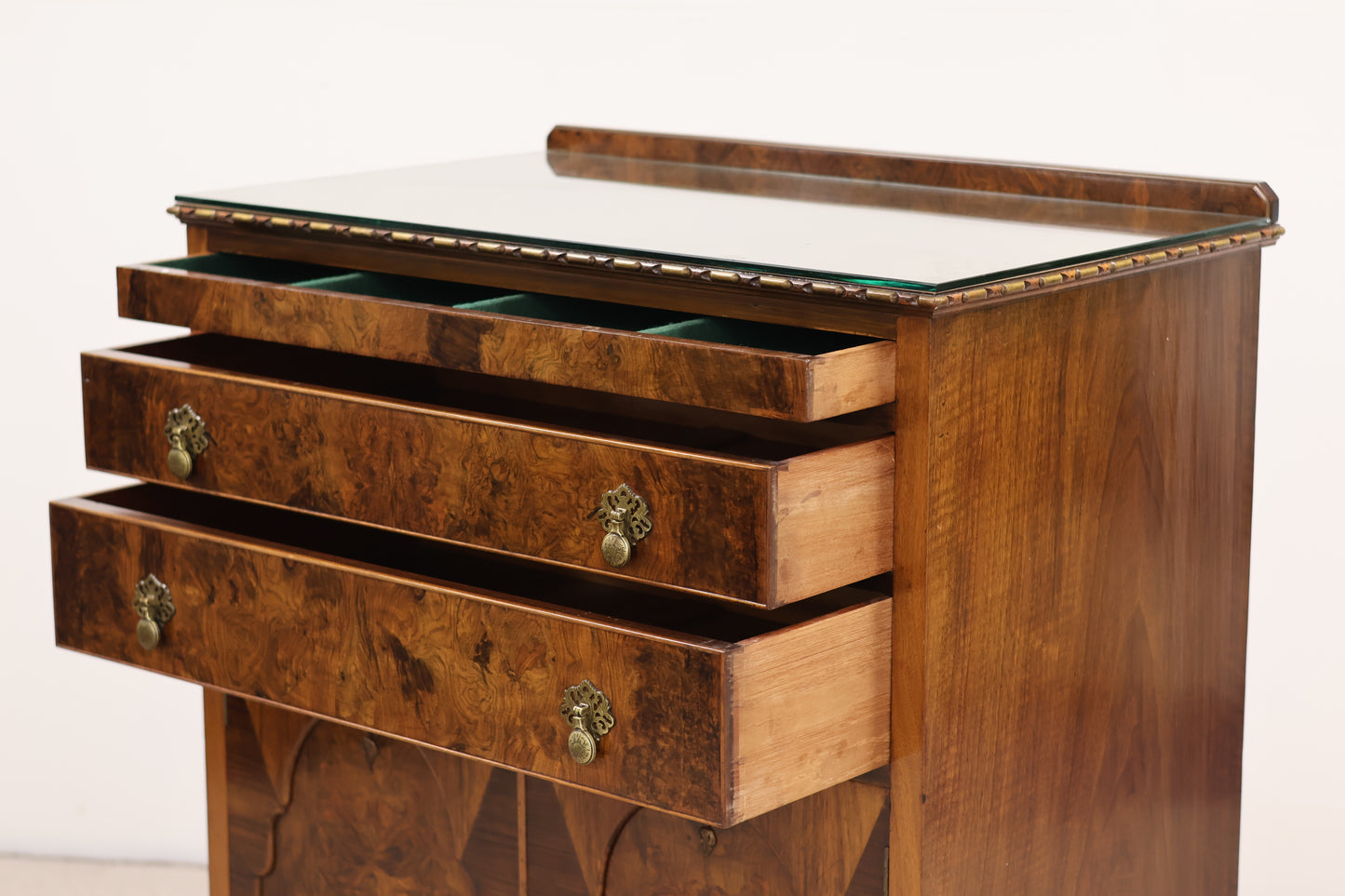 Vintage Chest of Drawers