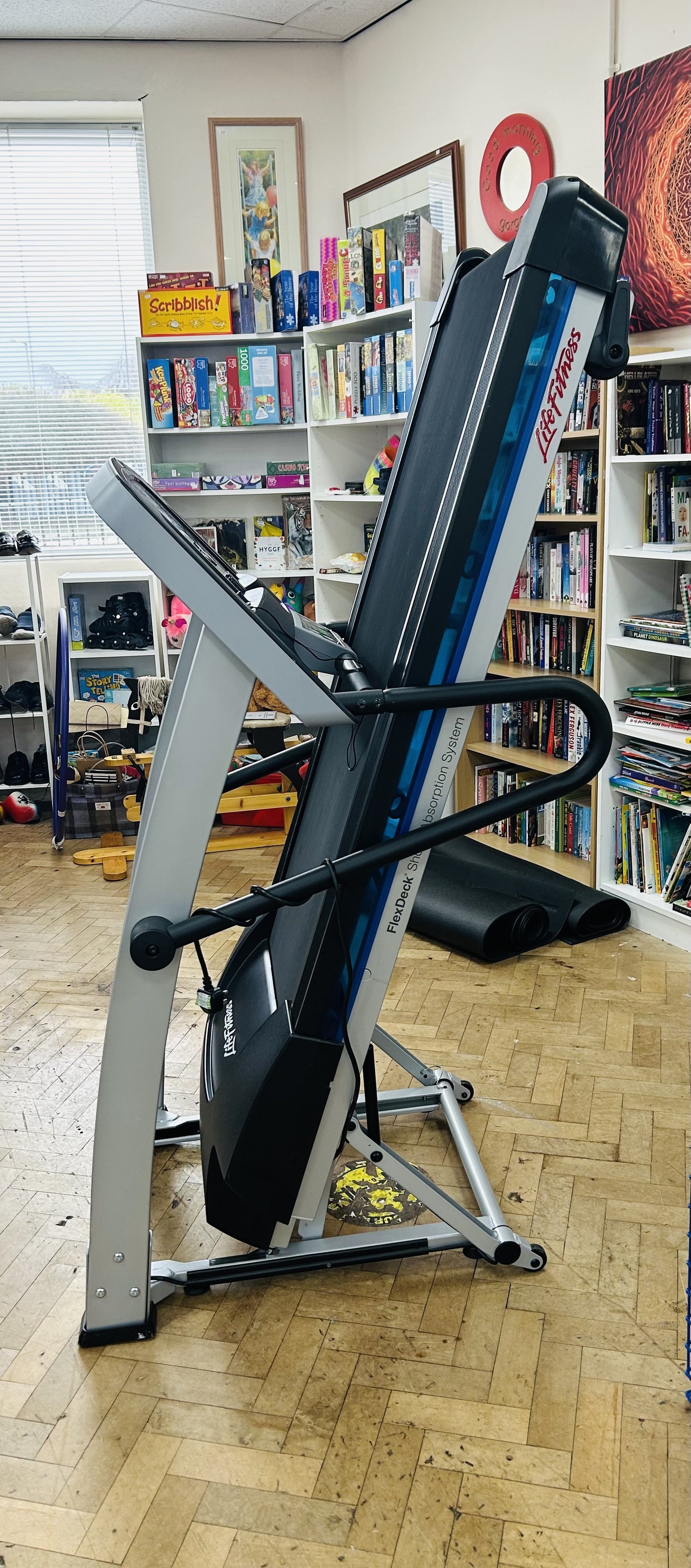 Life Fitness F1 Smart Treadmill – Foldable Home Treadmill with FlexDeck
