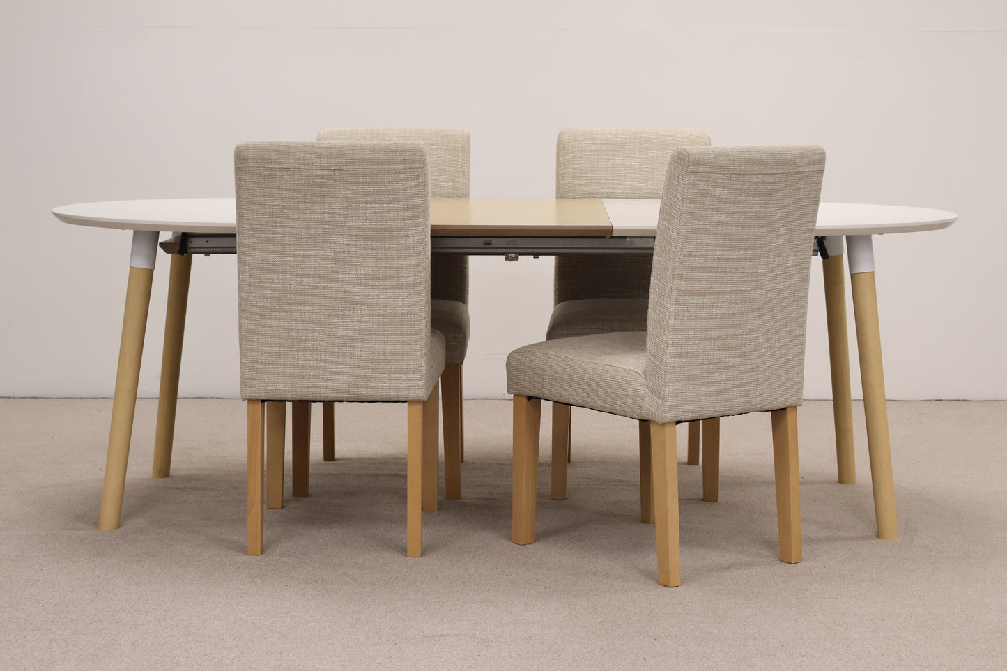 Extendable Table & Chairs