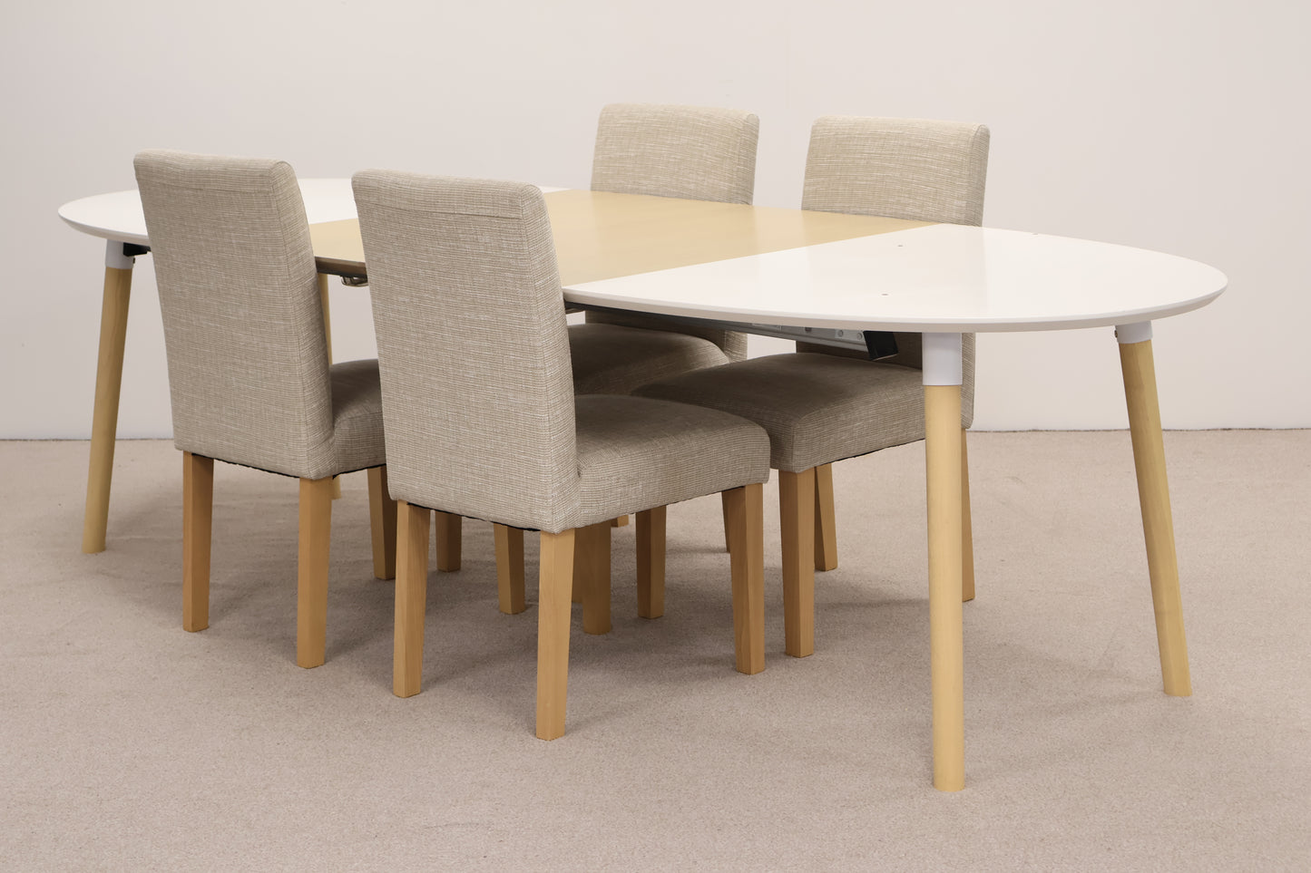 Extendable Table & Chairs