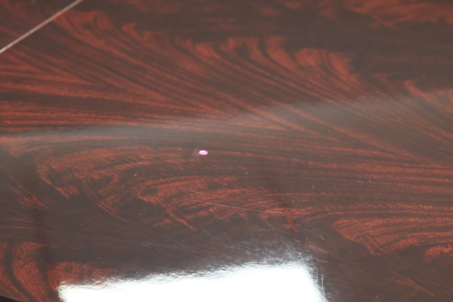 Extendable Gloss Table with Chairs