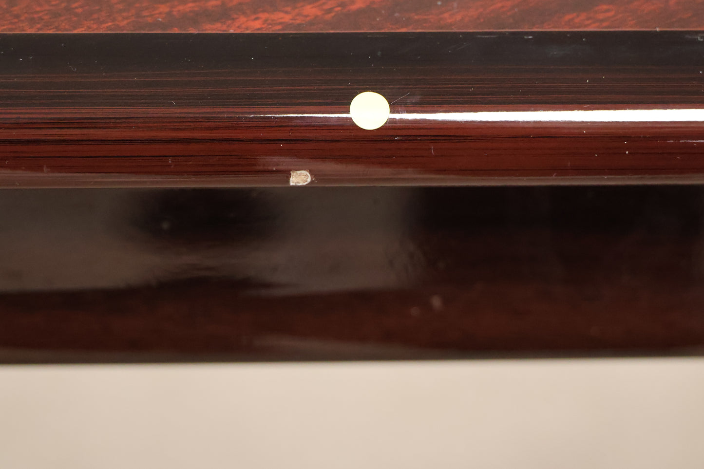 Extendable Gloss Table with Chairs