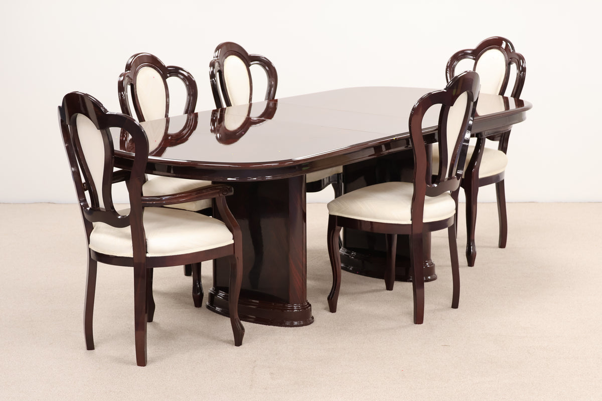 Extendable Gloss Table with Chairs