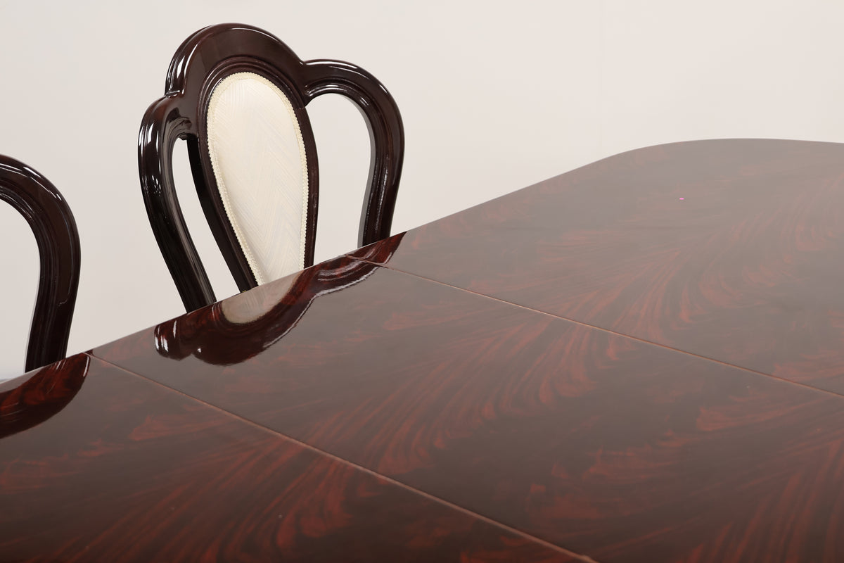 Extendable Gloss Table with Chairs
