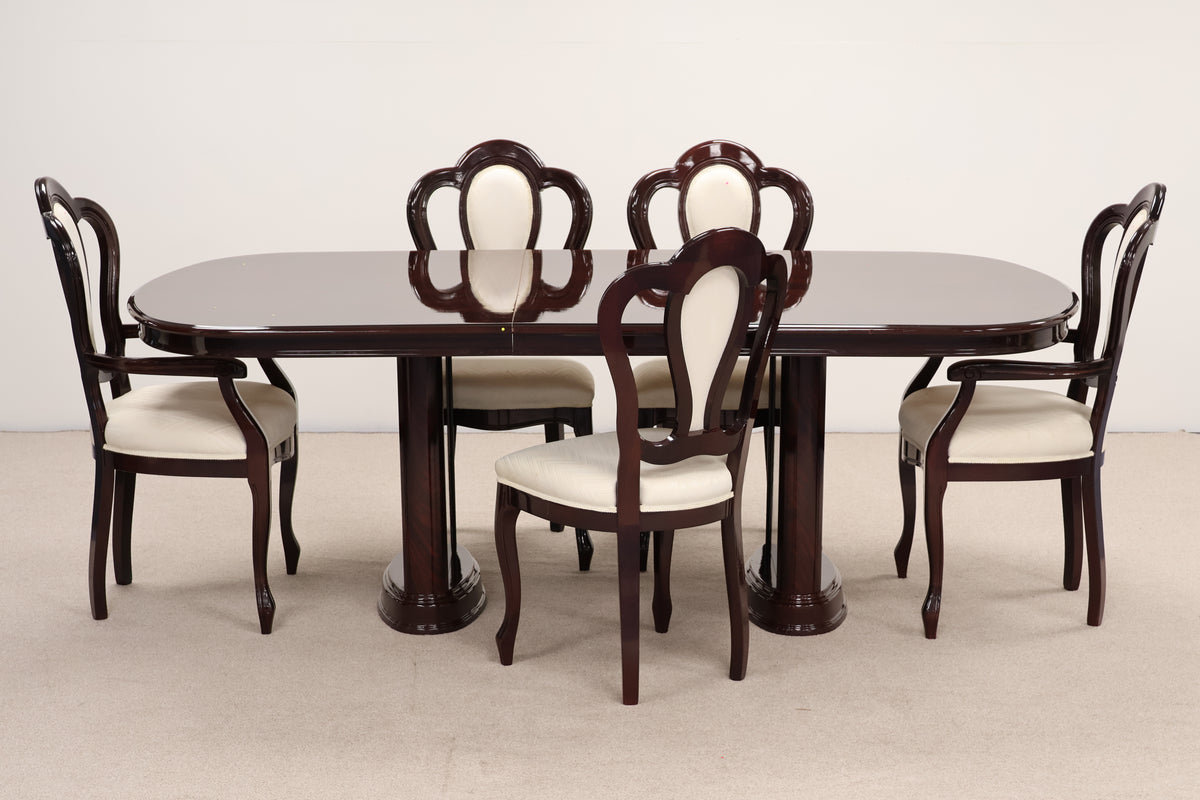 Extendable Gloss Table with Chairs