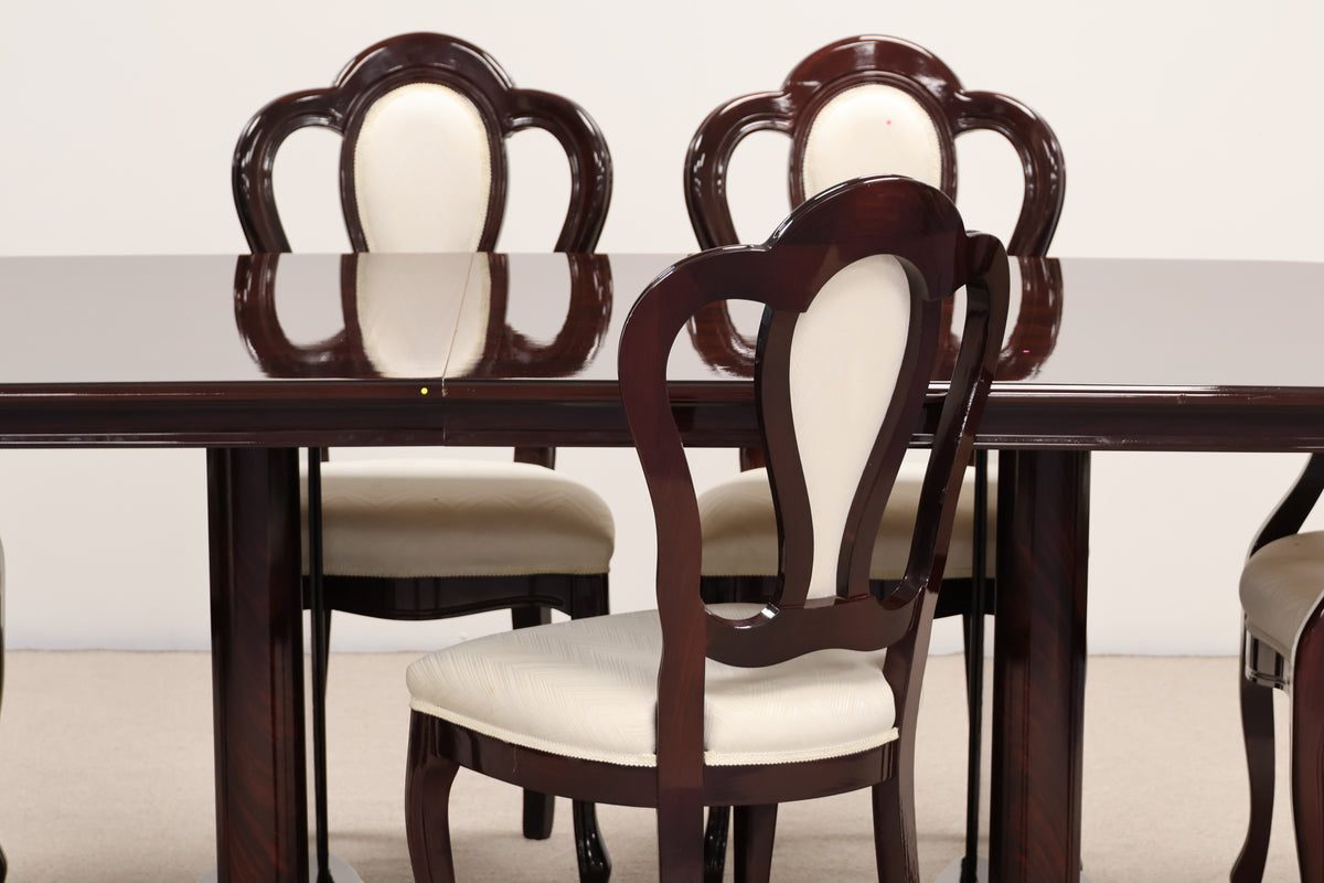 Extendable Gloss Table with Chairs