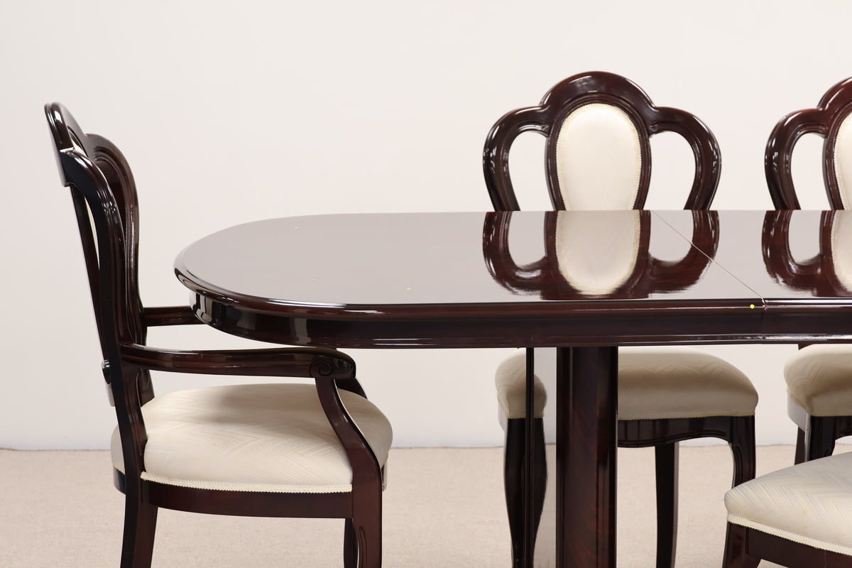Extendable Gloss Table with Chairs