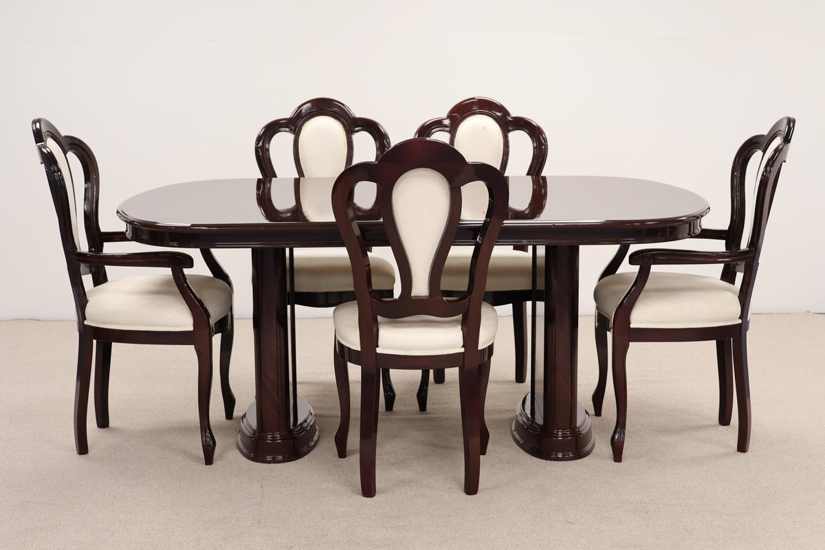 Extendable Gloss Table with Chairs