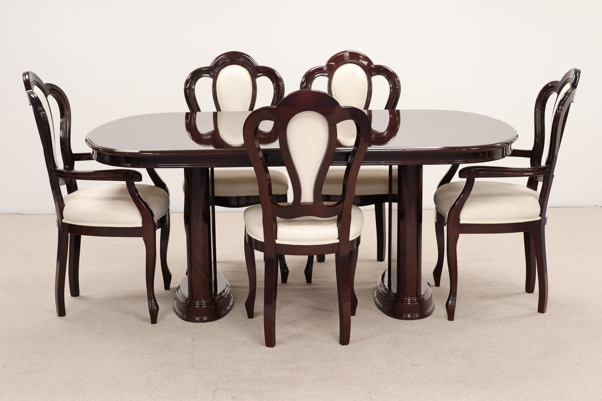 Extendable Gloss Table with Chairs