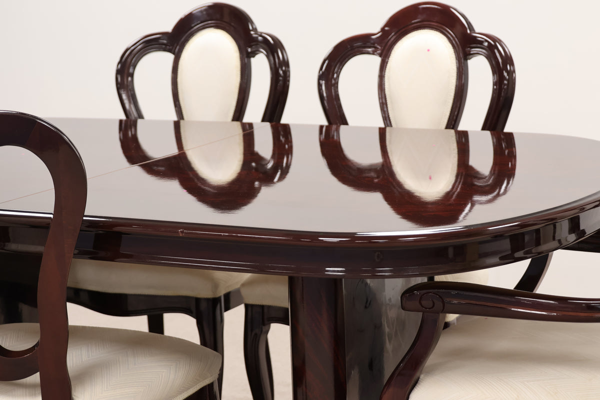 Extendable Gloss Table with Chairs