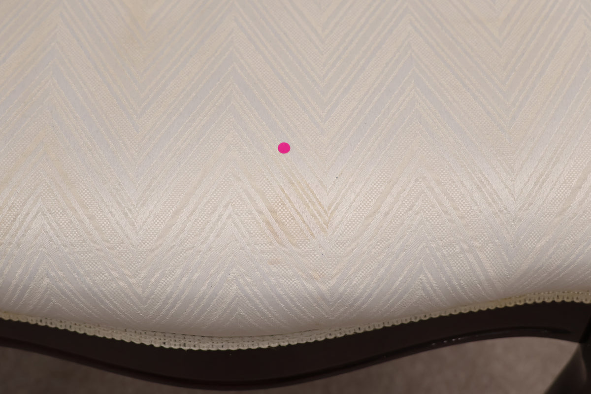 Extendable Gloss Table with Chairs