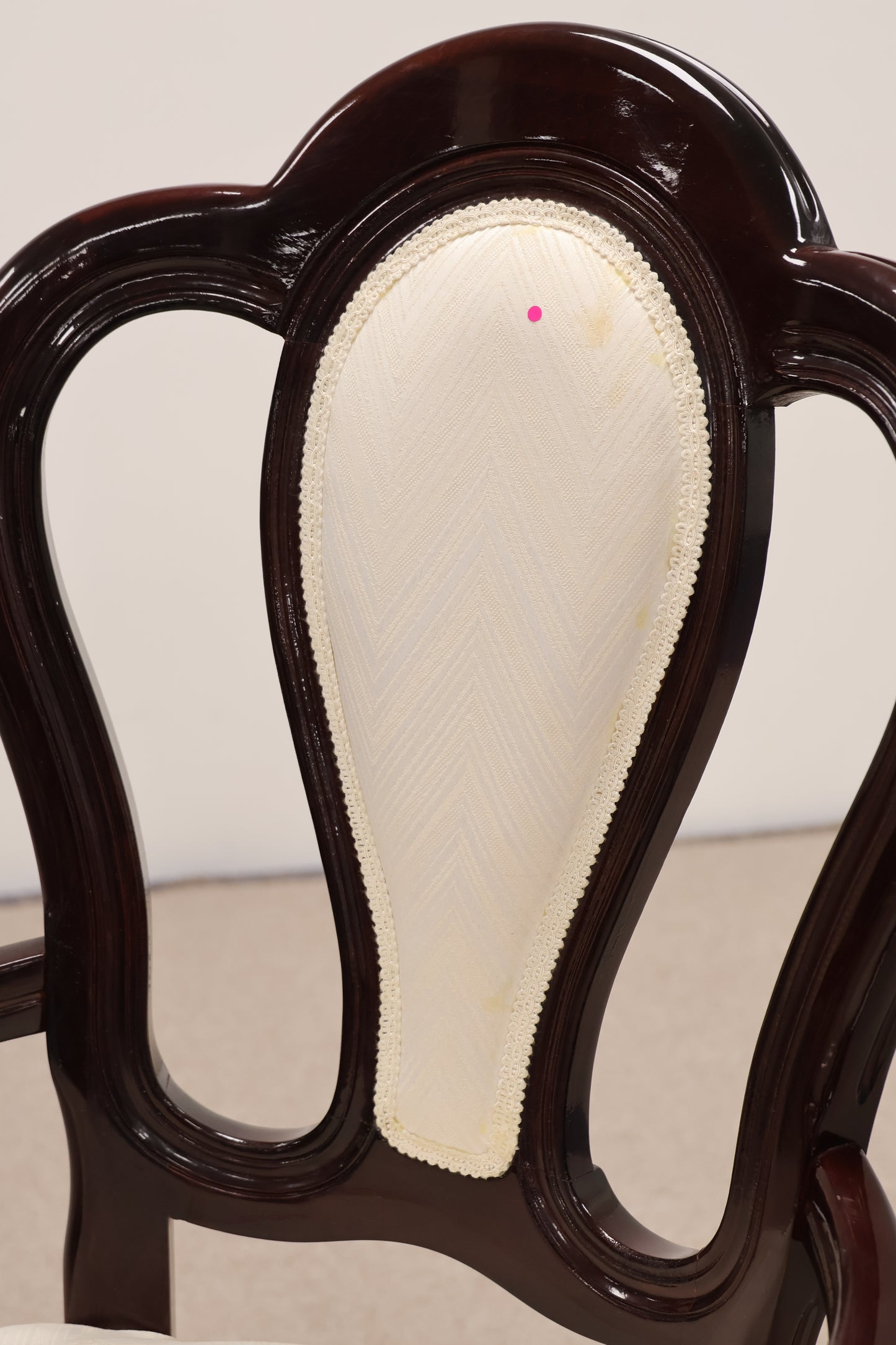 Extendable Gloss Table with Chairs