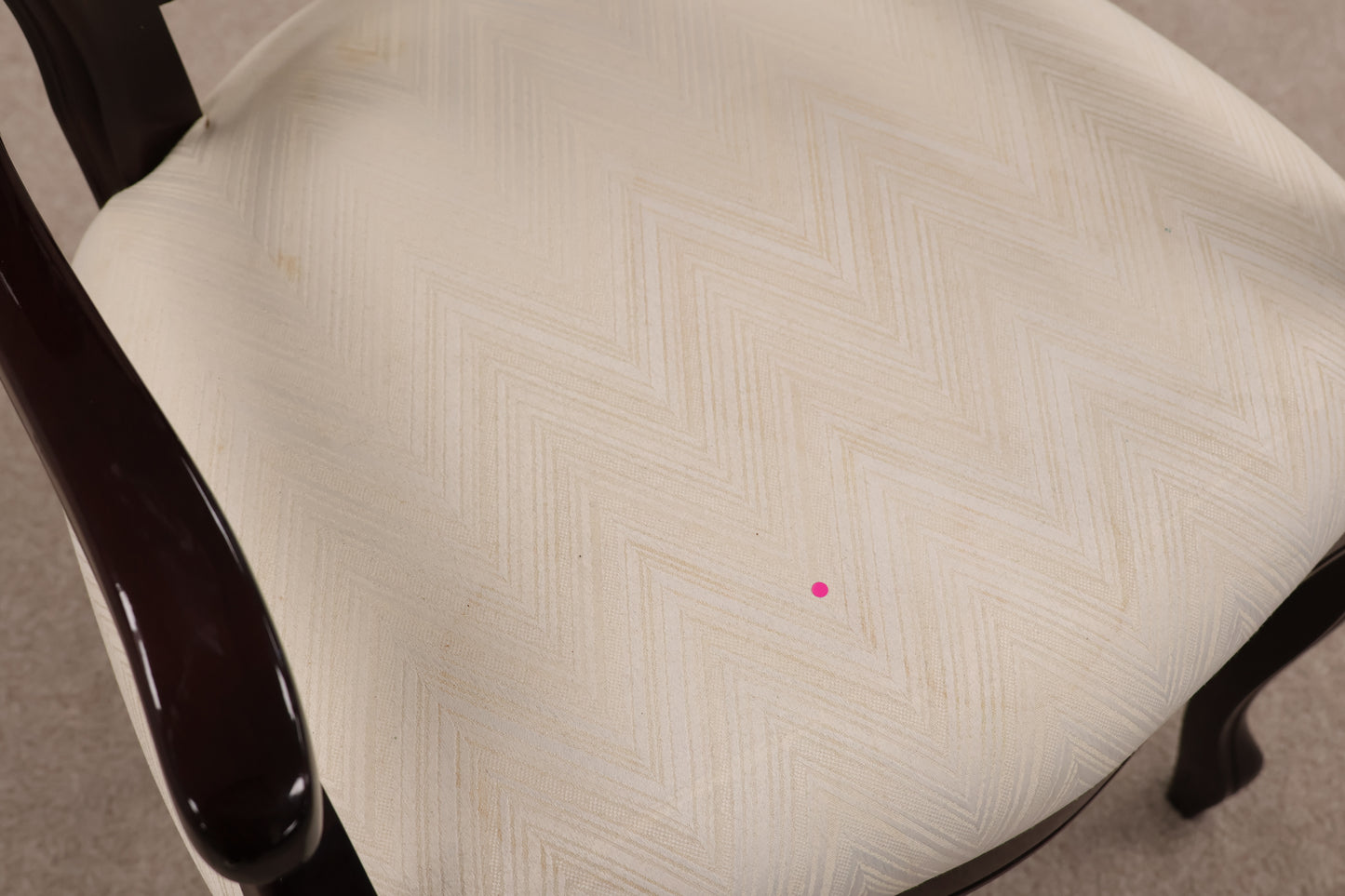 Extendable Gloss Table with Chairs
