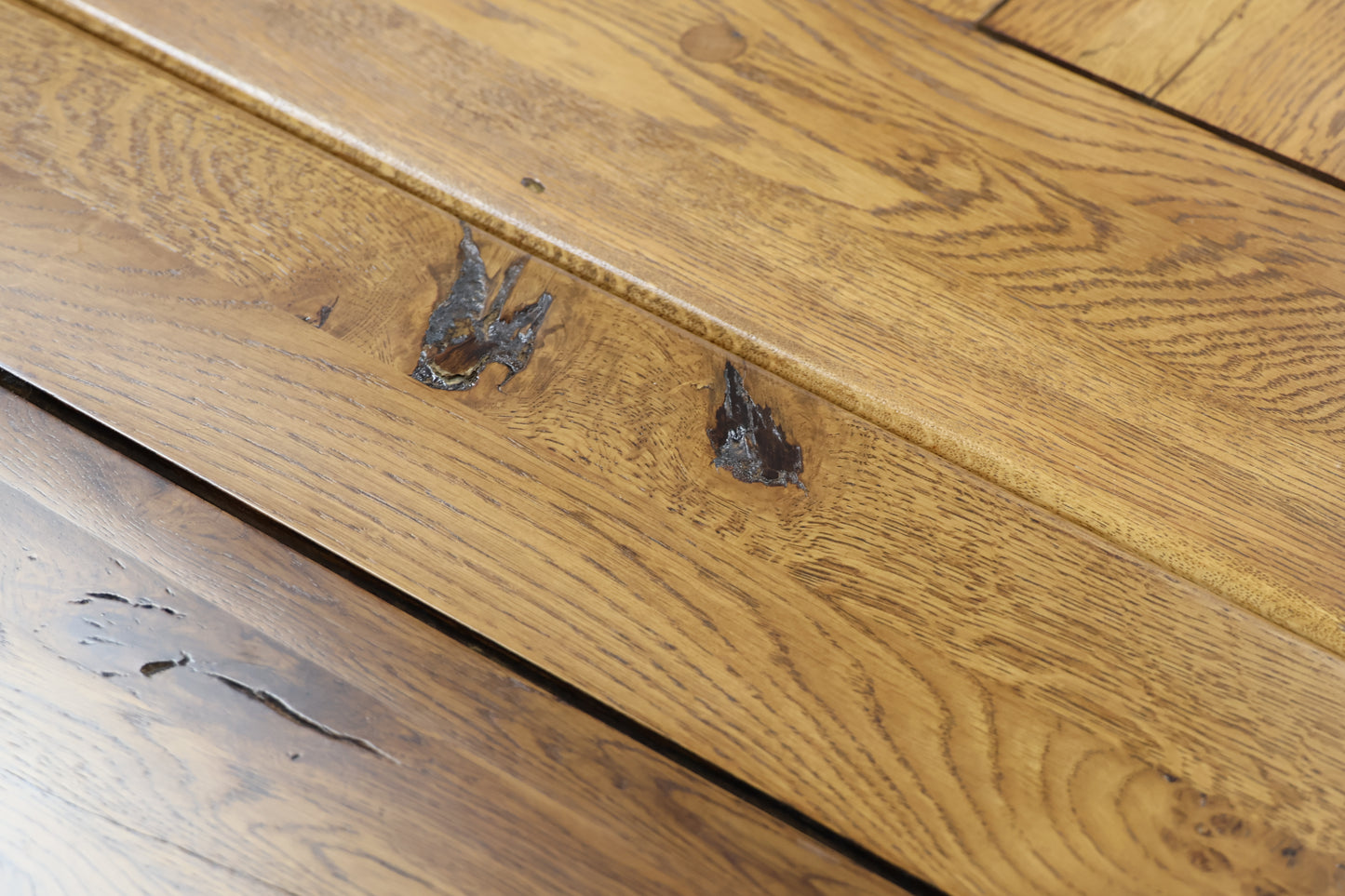 Extendable Solid Oak Dining Table & Chairs