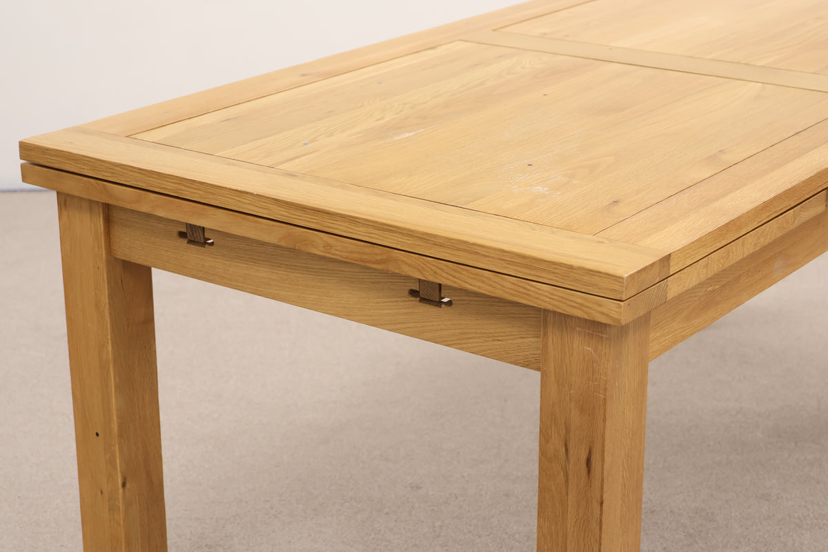 Extendable Oak Dining Table & Chairs