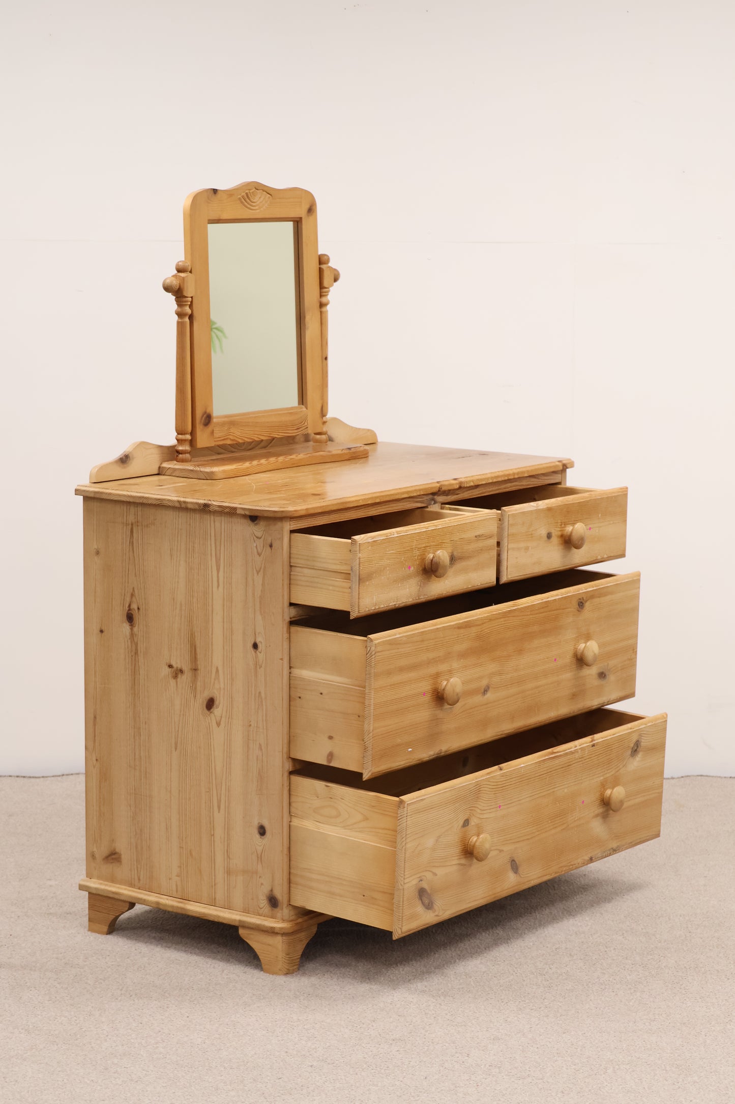 Pinewood Chest with Mirror