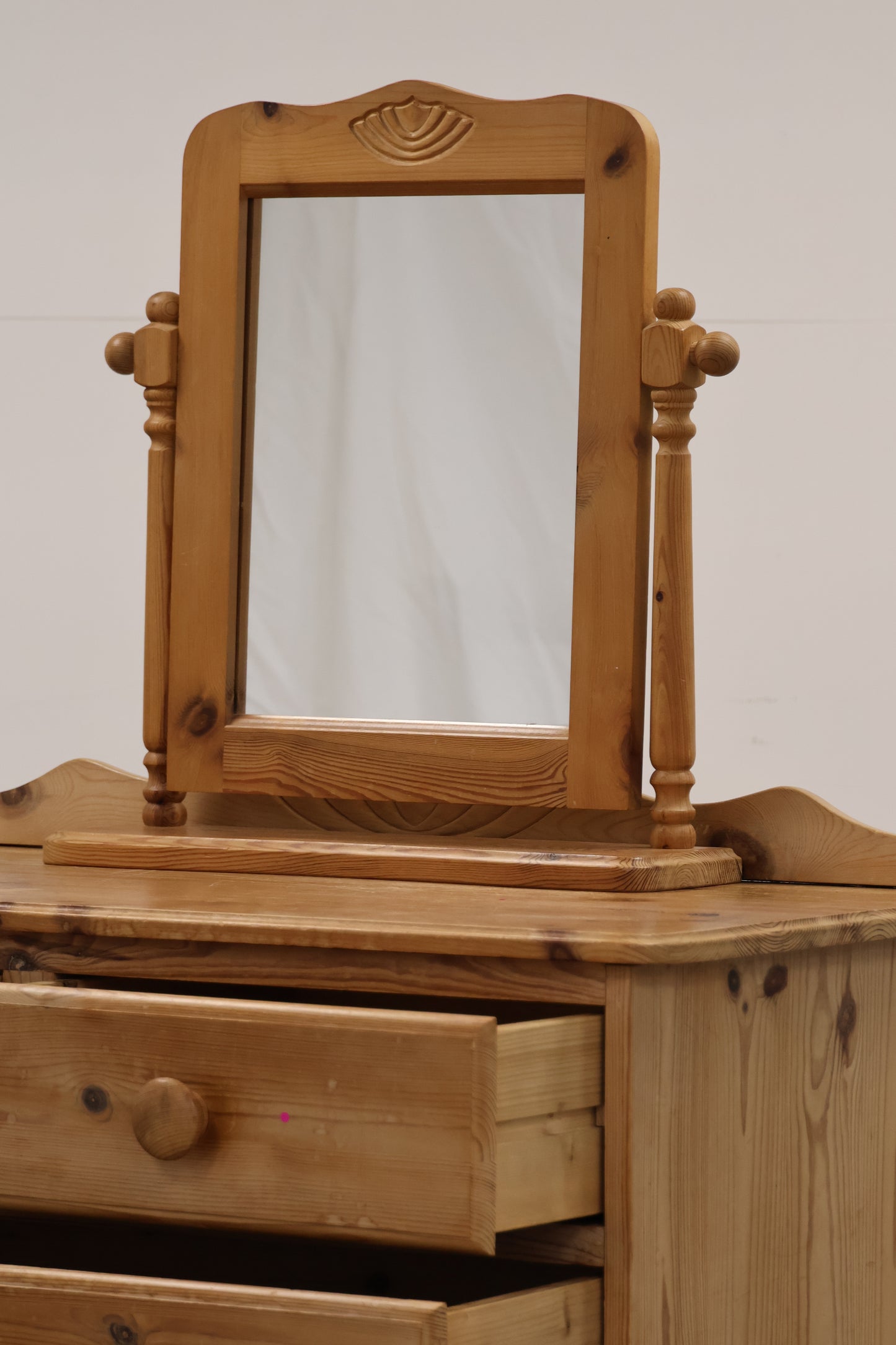 Pinewood Chest with Mirror