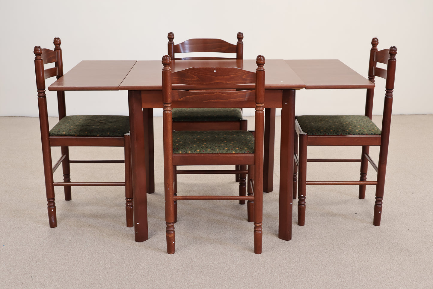 Extendable Dining Table & Chairs