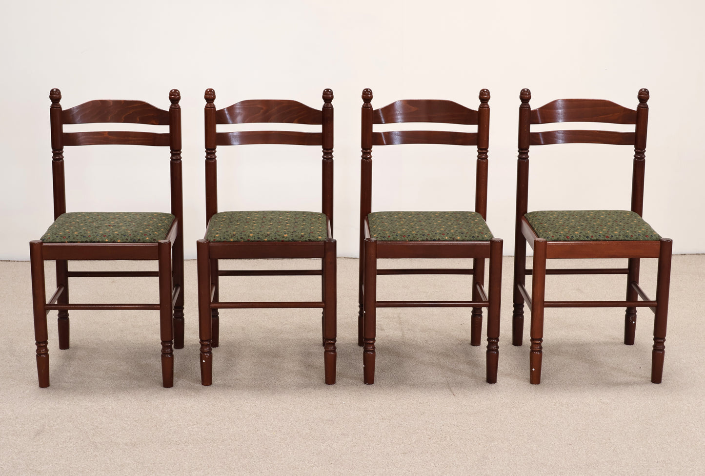 Extendable Dining Table & Chairs