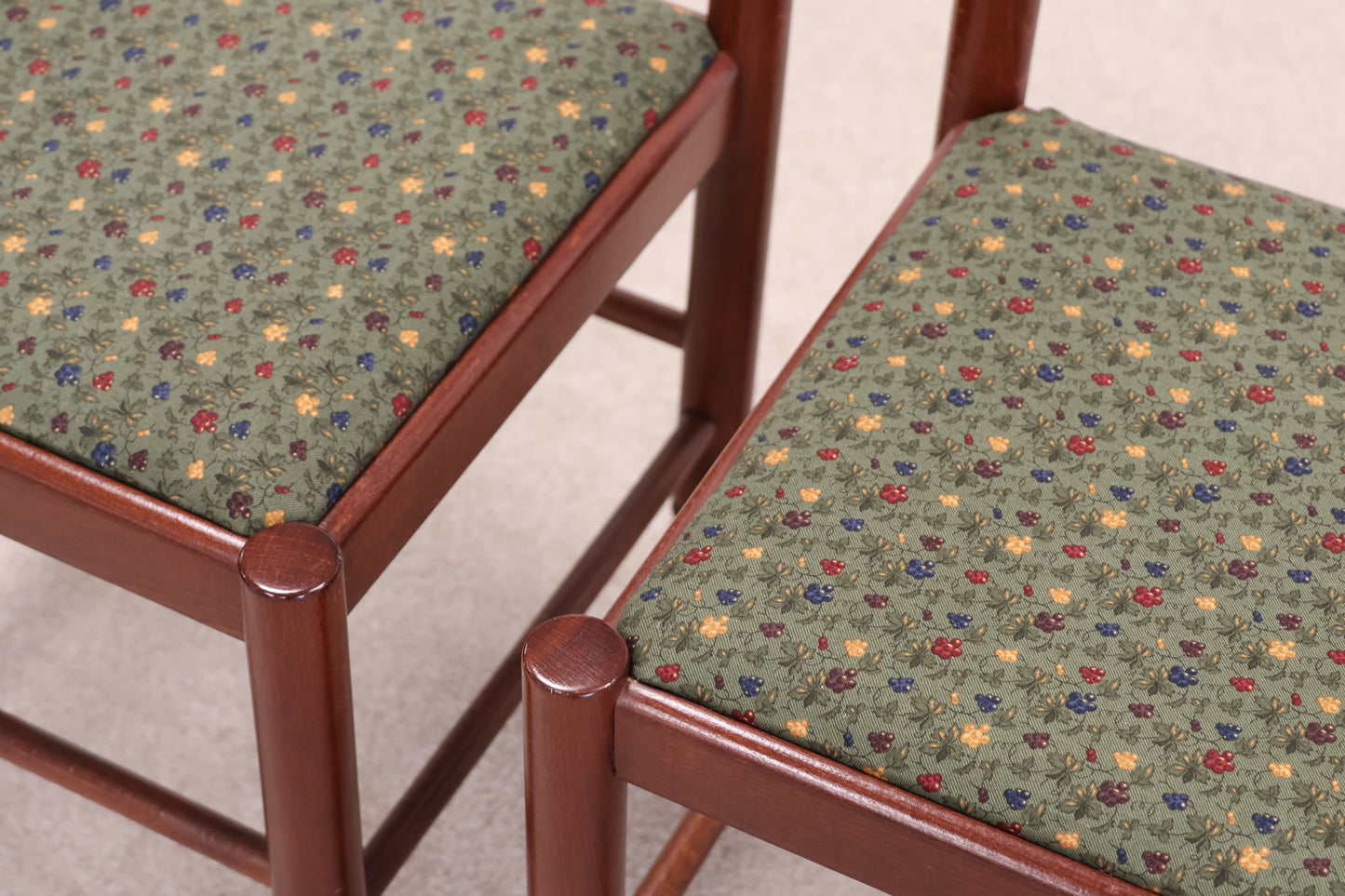 Extendable Dining Table & Chairs