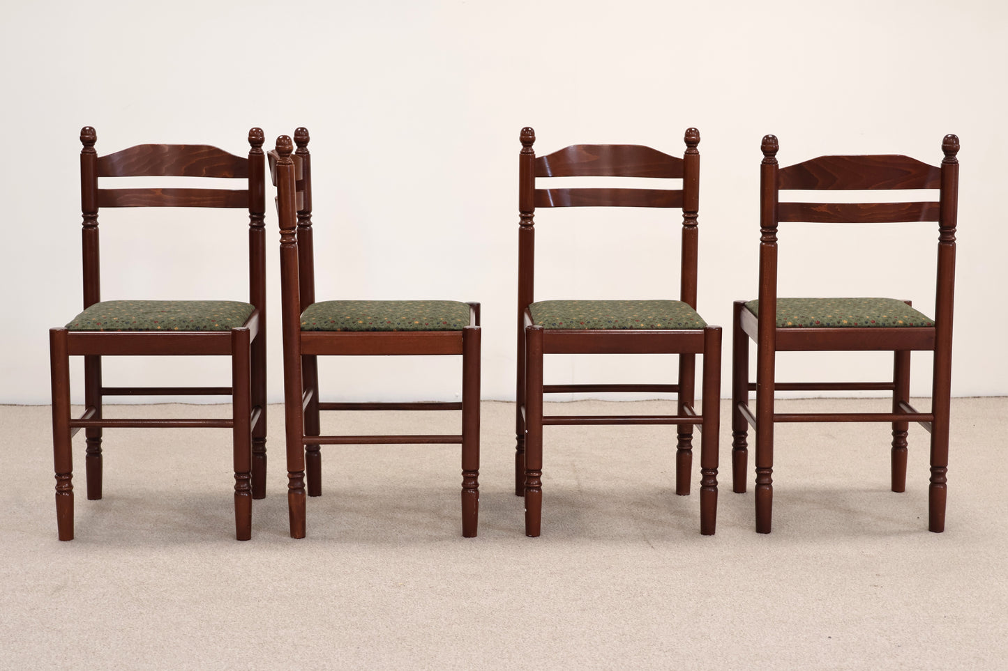 Extendable Dining Table & Chairs