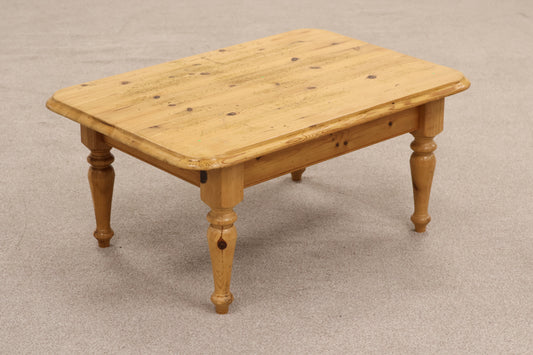 Pine Table for Upcycling