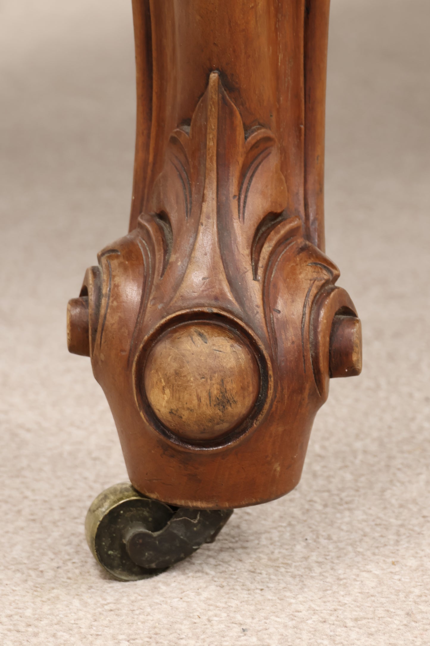 Victorian Mahogany Dining Table